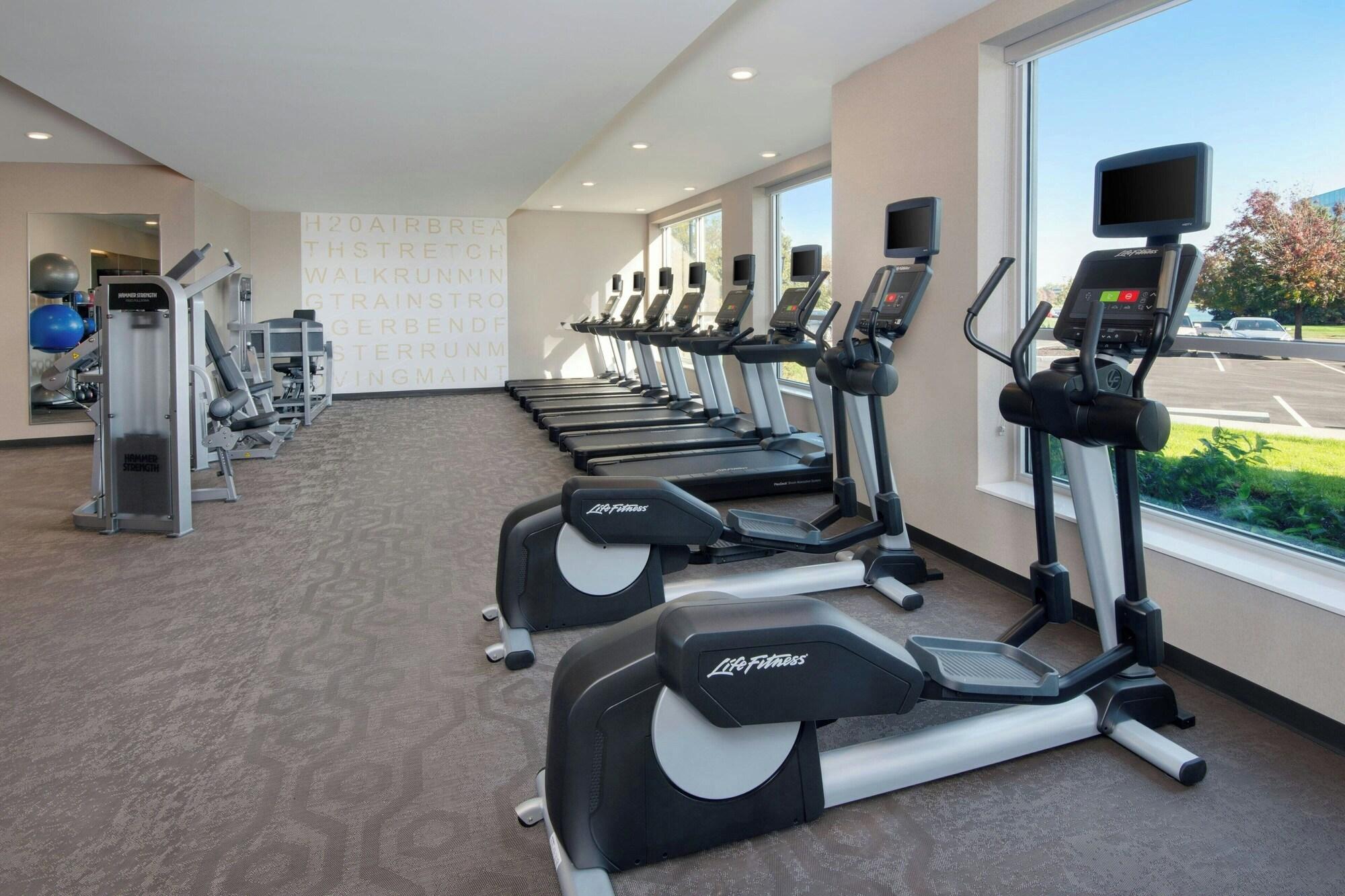 Gimnasio SpringHill Suites by Marriott Indianapolis Keystone