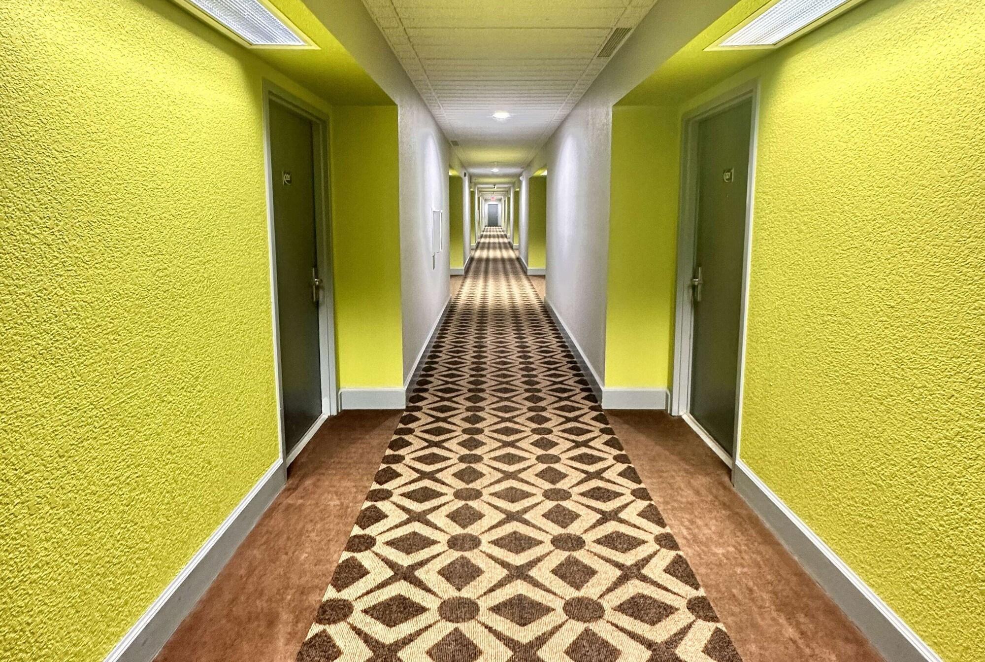 Vista Lobby Super 8 by Wyndham Harrison OH