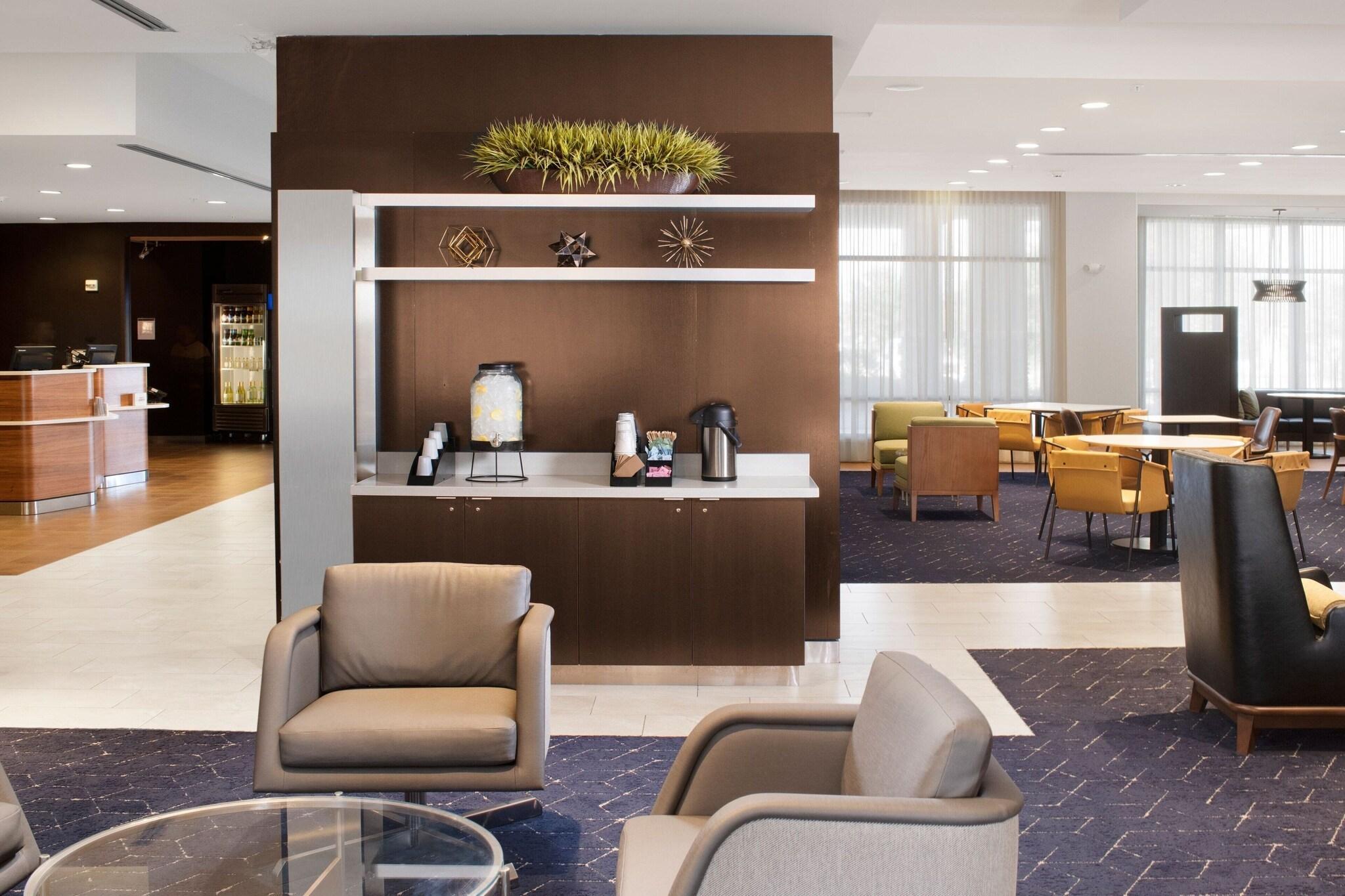 Vista Lobby Courtyard by Marriott Lubbock Downtown/University Area