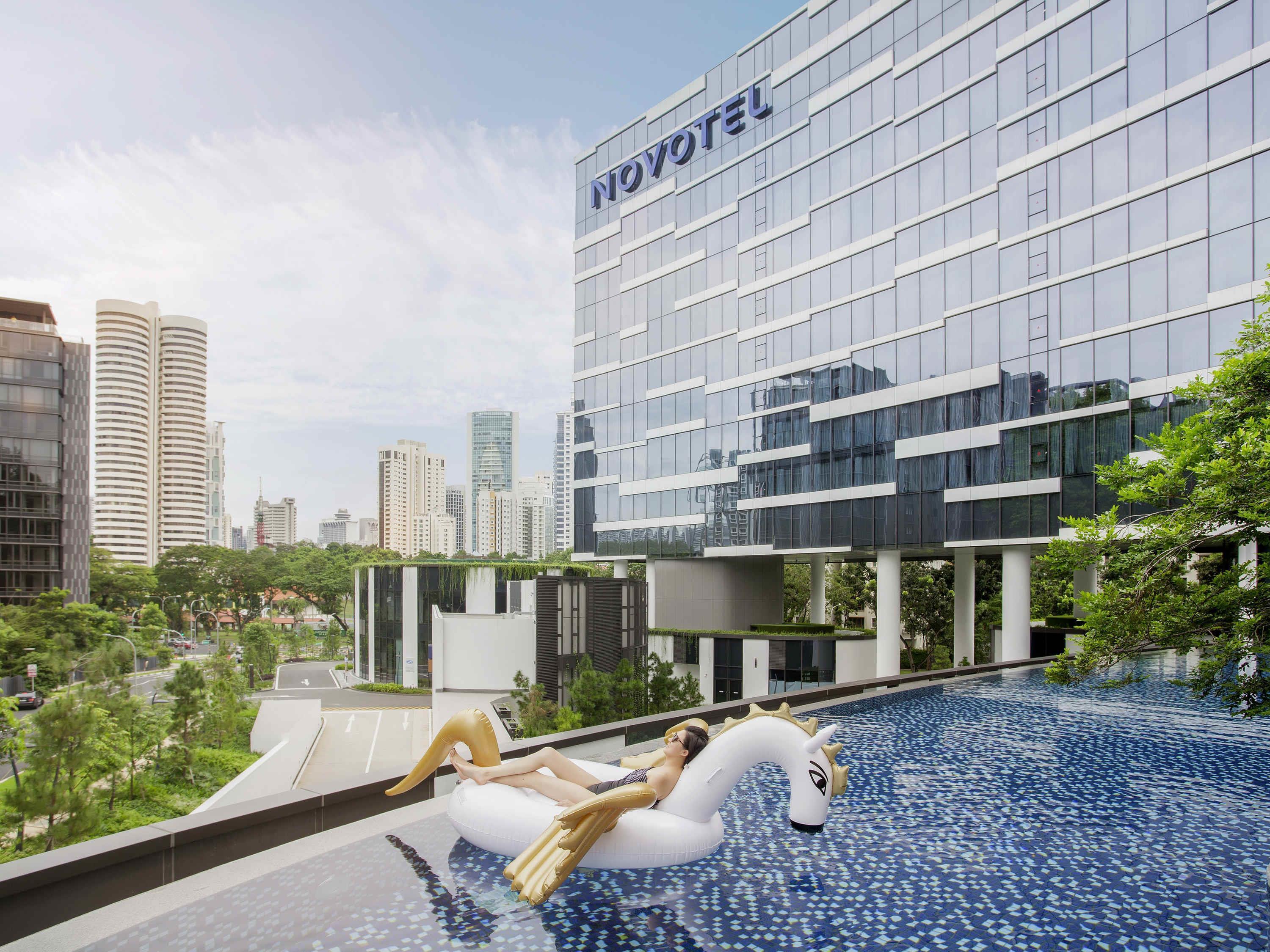 Vista Exterior Novotel Singapore on Stevens