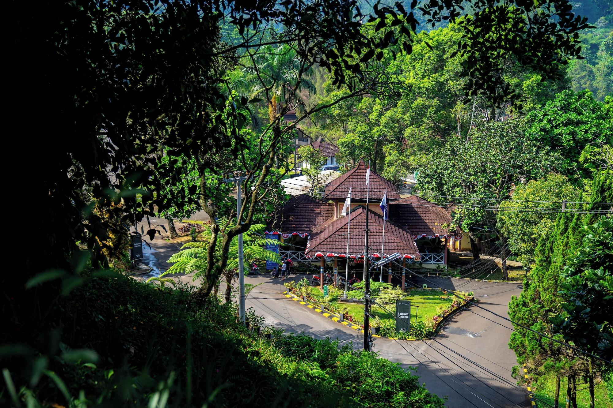 Vista Lobby Grand Cempaka Resort Hotel