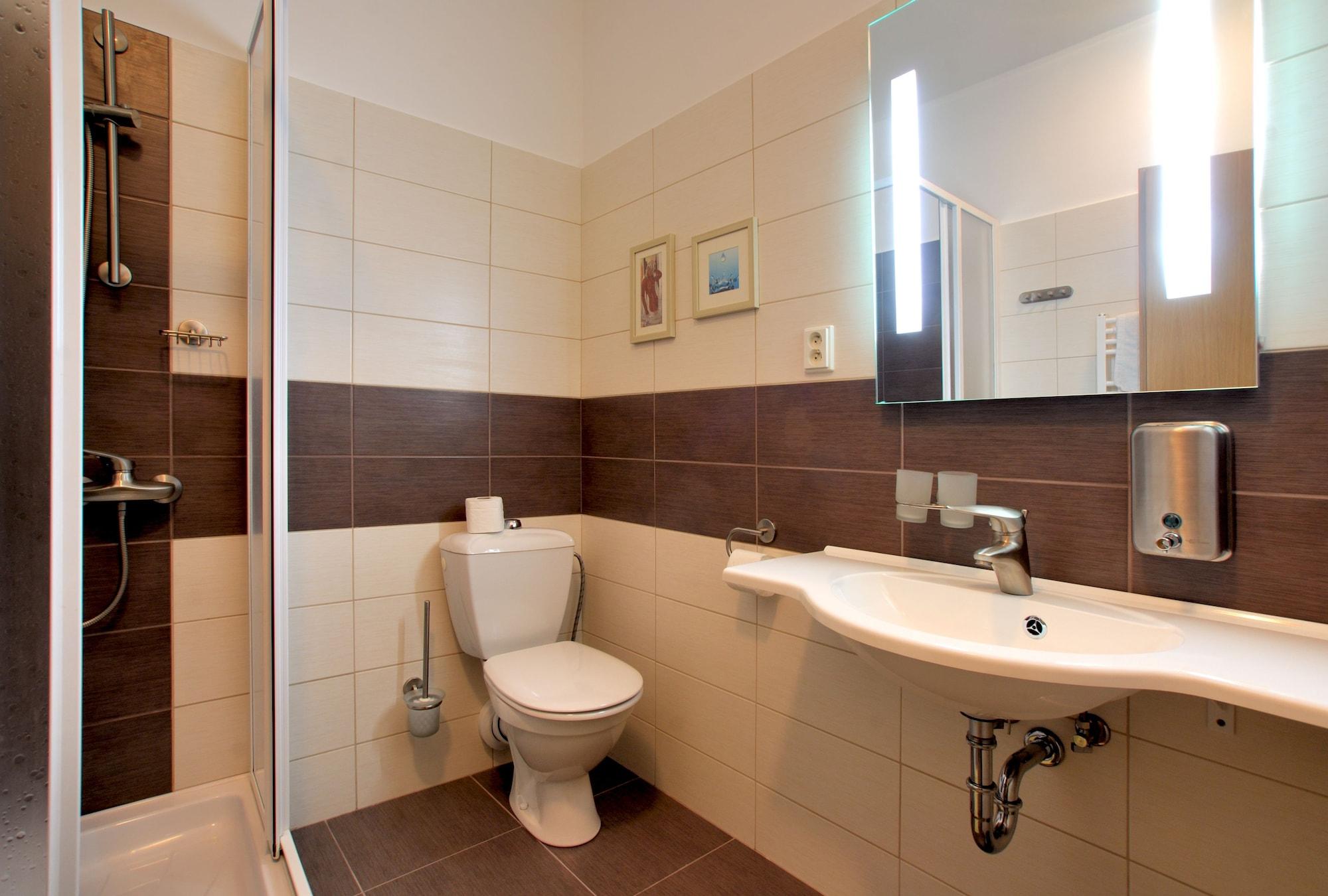 Equipamiento de Habitación Pension 7