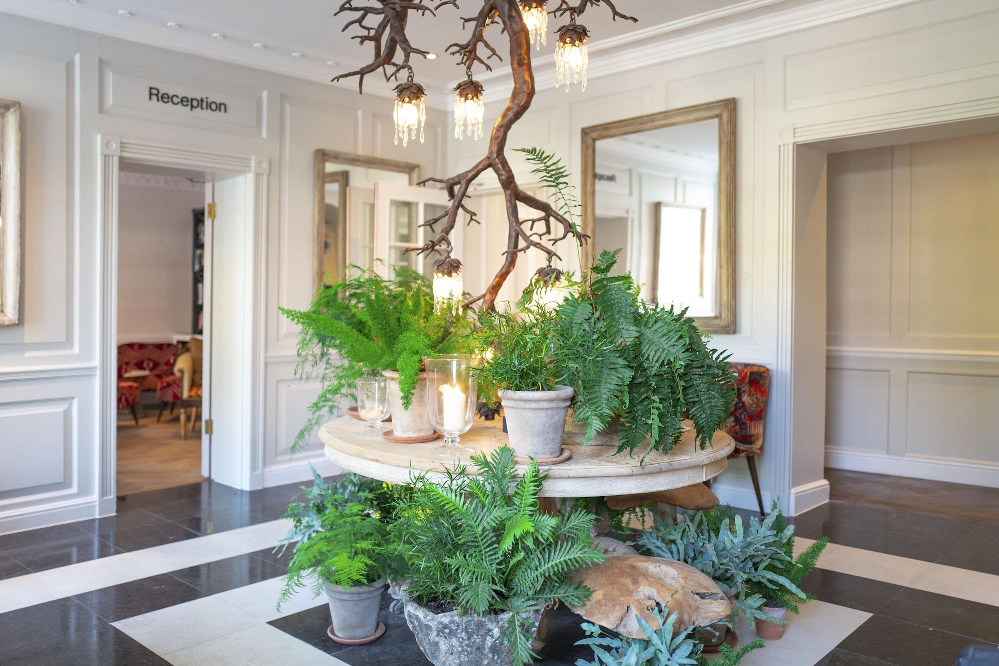 Vista Lobby Harbour Hotel Richmond