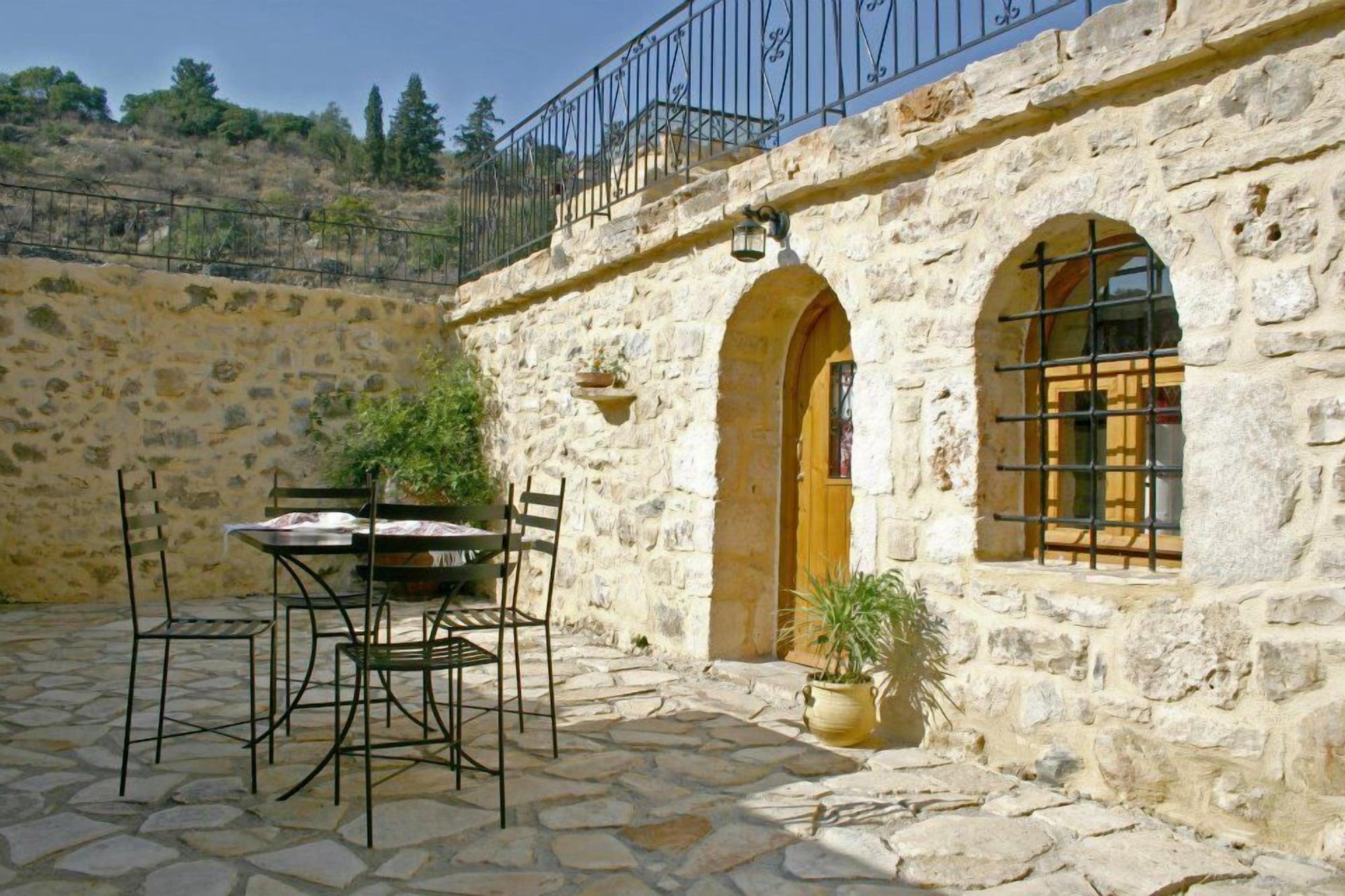 Equipamiento de Habitación Vafes Traditional Stone Houses