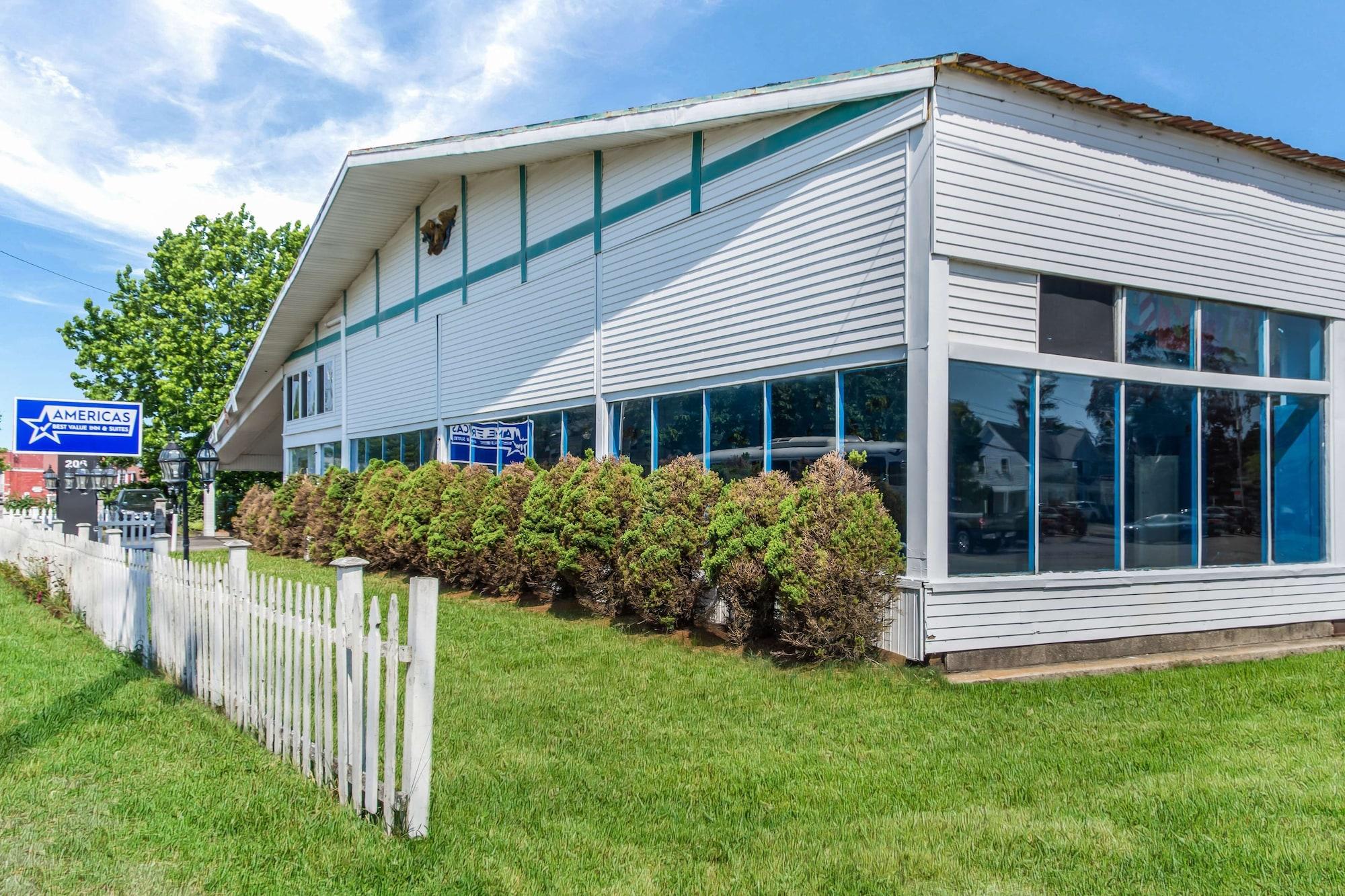 Vista Exterior Americas Best Value Inn & Suites Hyannis Cape Cod