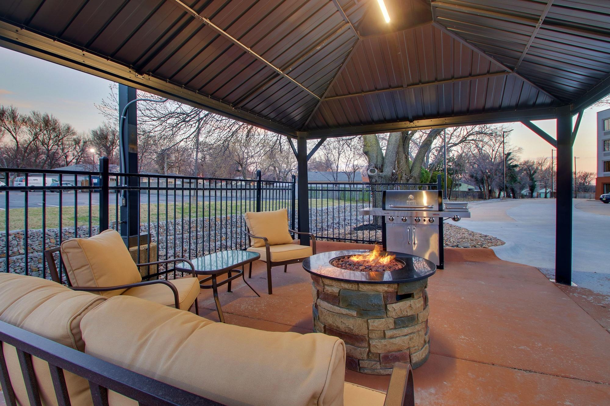 Comodidades del Alojamiento Candlewood Suites Wichita East by IHG