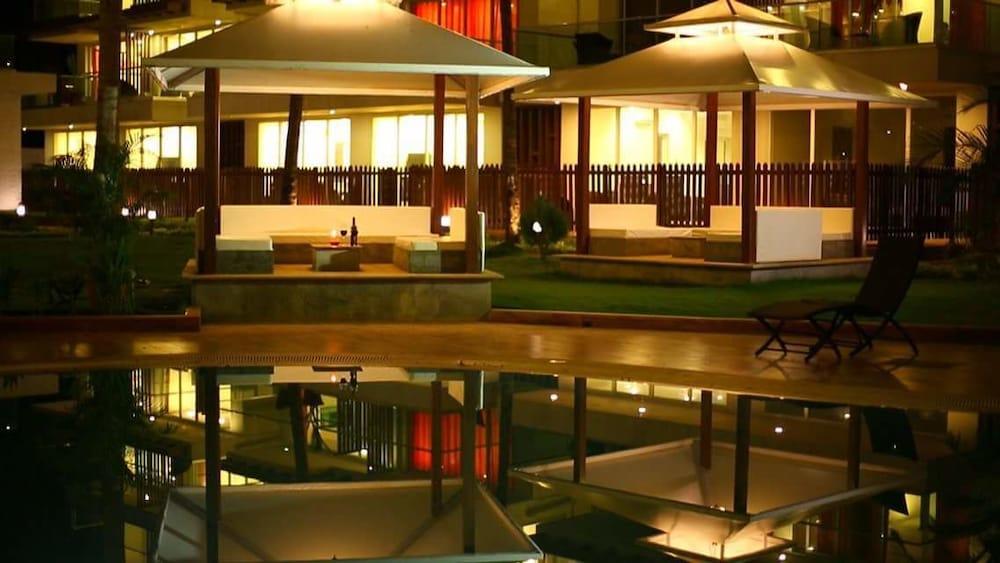 Varios Leisure Bay