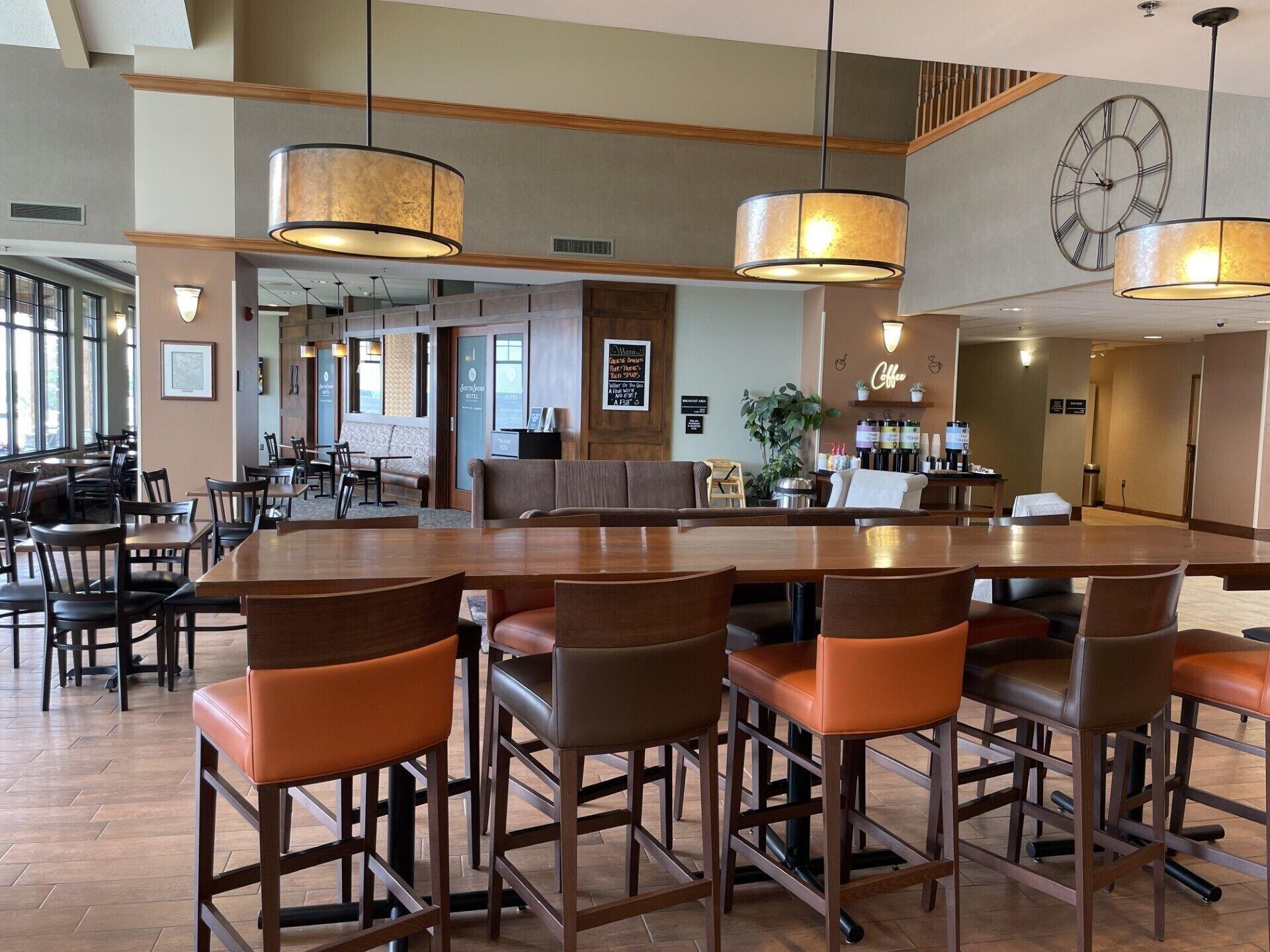 Vista Lobby SouthShore Hotel on Lake Bemidji, Trademark Coll by Wyndham