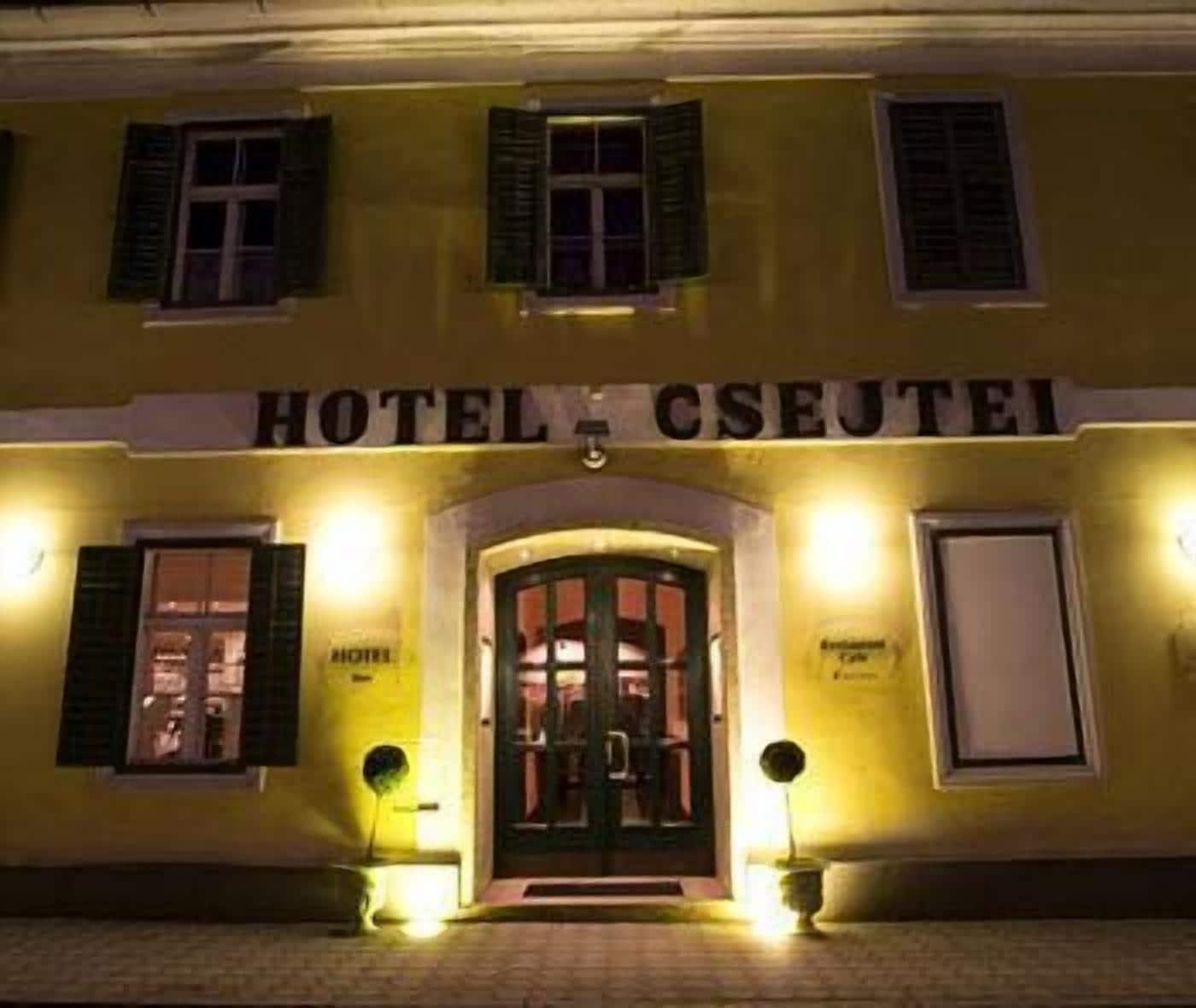 Varios Hotel Csejtei