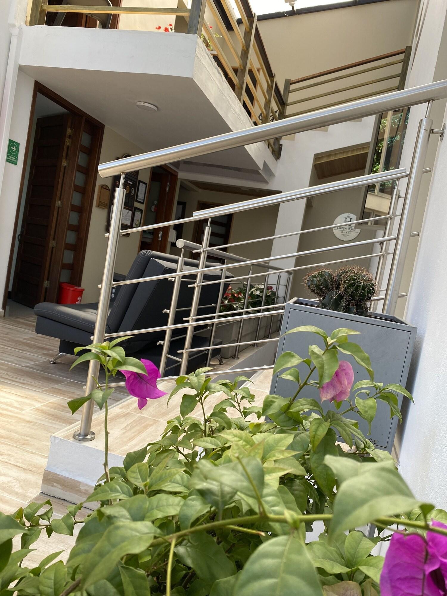 Vista Exterior Hotel Campo Real