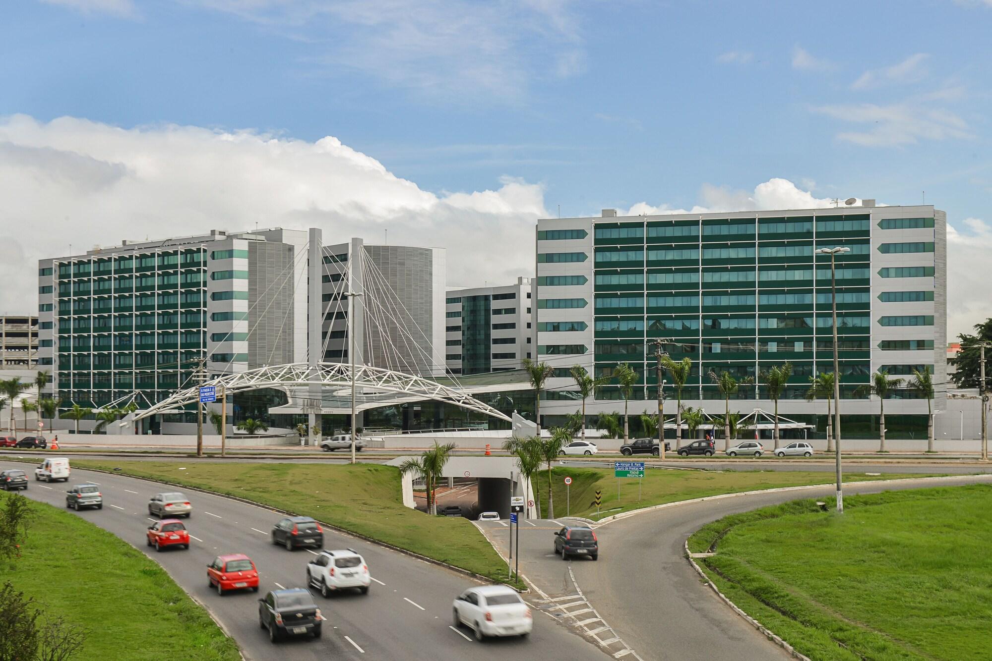 Vista Exterior Wyndham Salvador Hangar Aeroporto