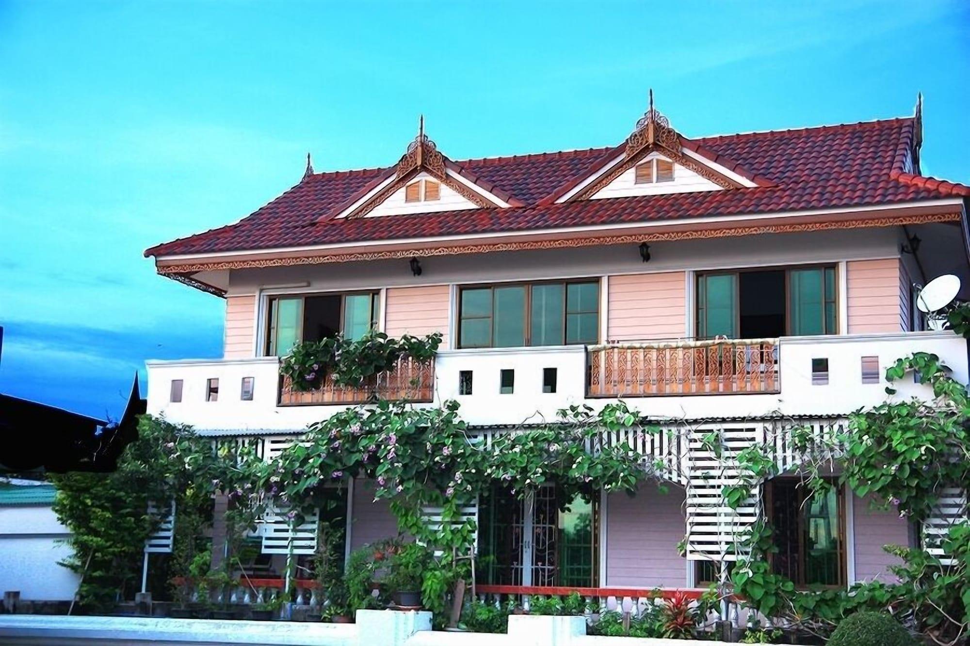 Varios Loy Manee House
