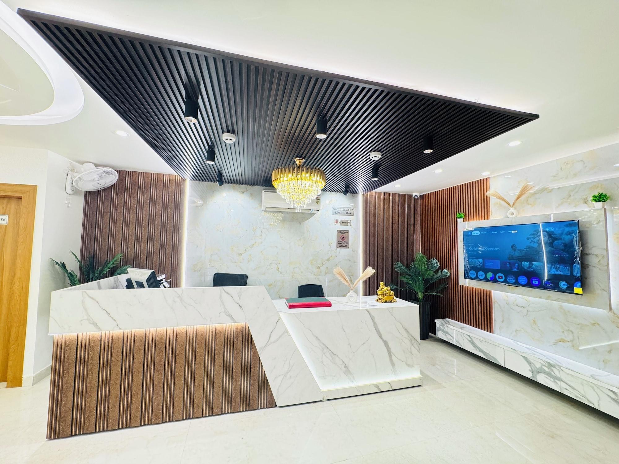 Vista do lobby The Classic Crowne at Delhi Airport