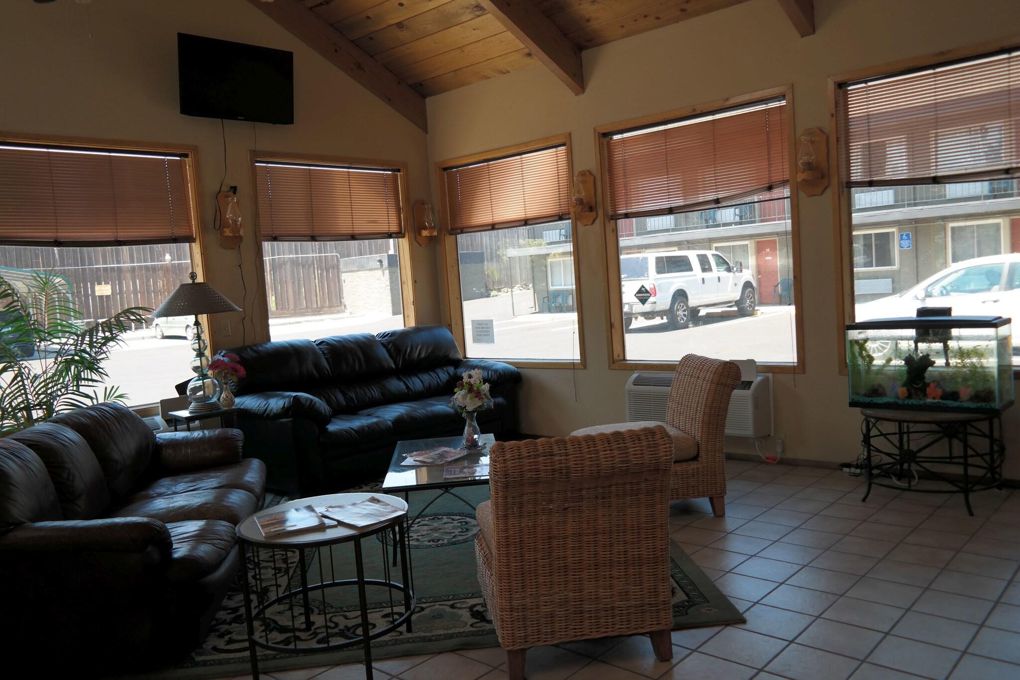 Vista Lobby River Park Inn