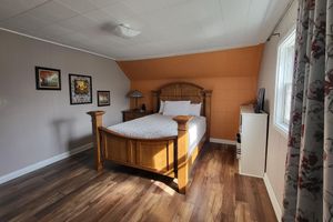 Alquiler Vacacional - 3-bdrm 2 bath charmer on Historic 4th Street near downtown Devils Lake