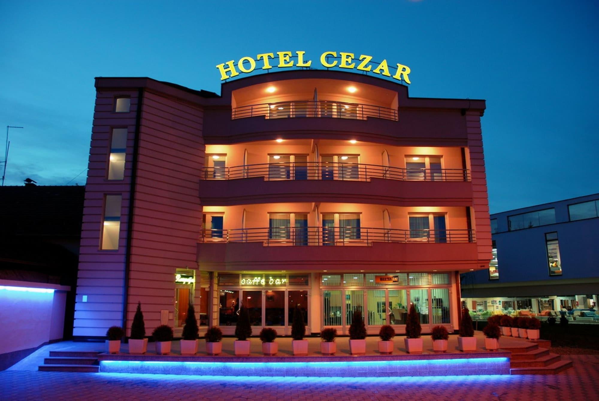 Vista Exterior Cezar Hotel