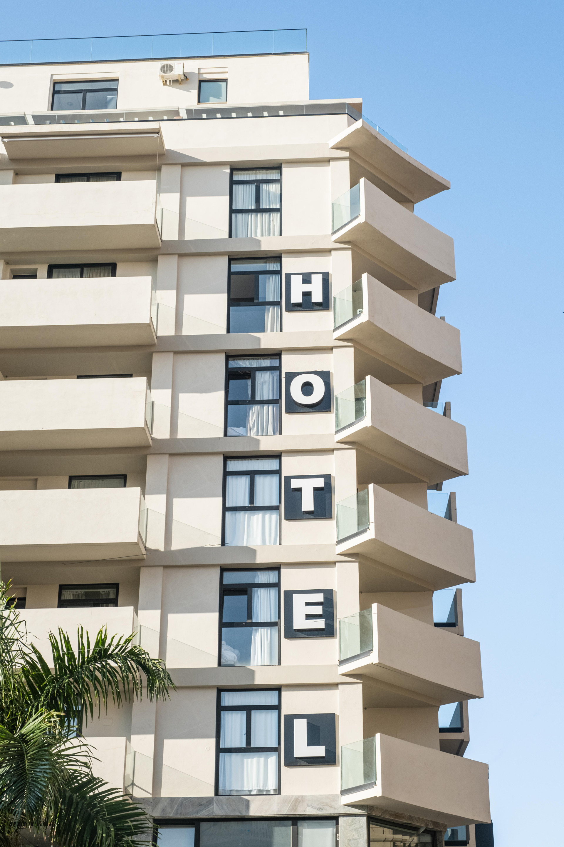 Vista Exterior Hotel Adonis Capital