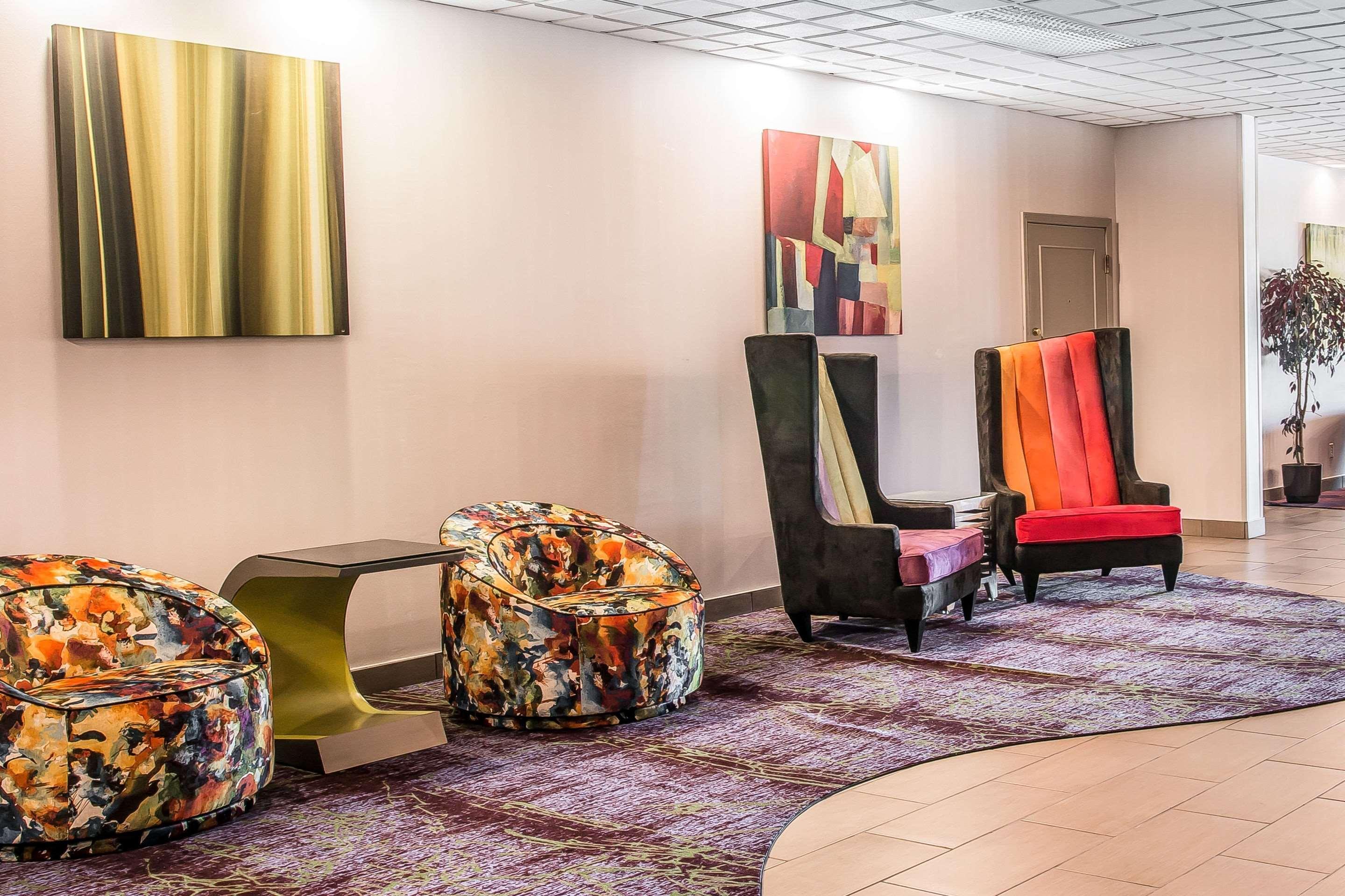 Vista Lobby Quality Inn and Suites Livonia