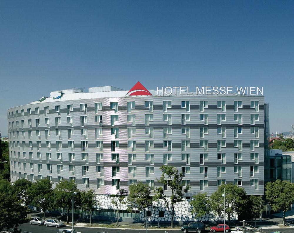 Vista da fachada Austria Trend Hotel Messe Wien