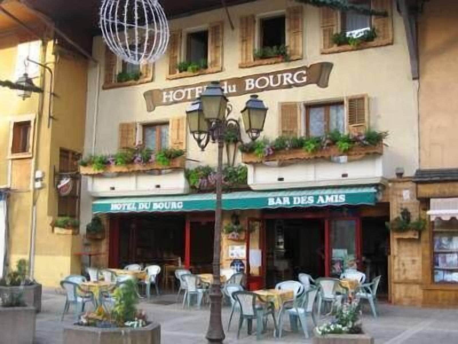 Vista Exterior Hôtel du Bourg