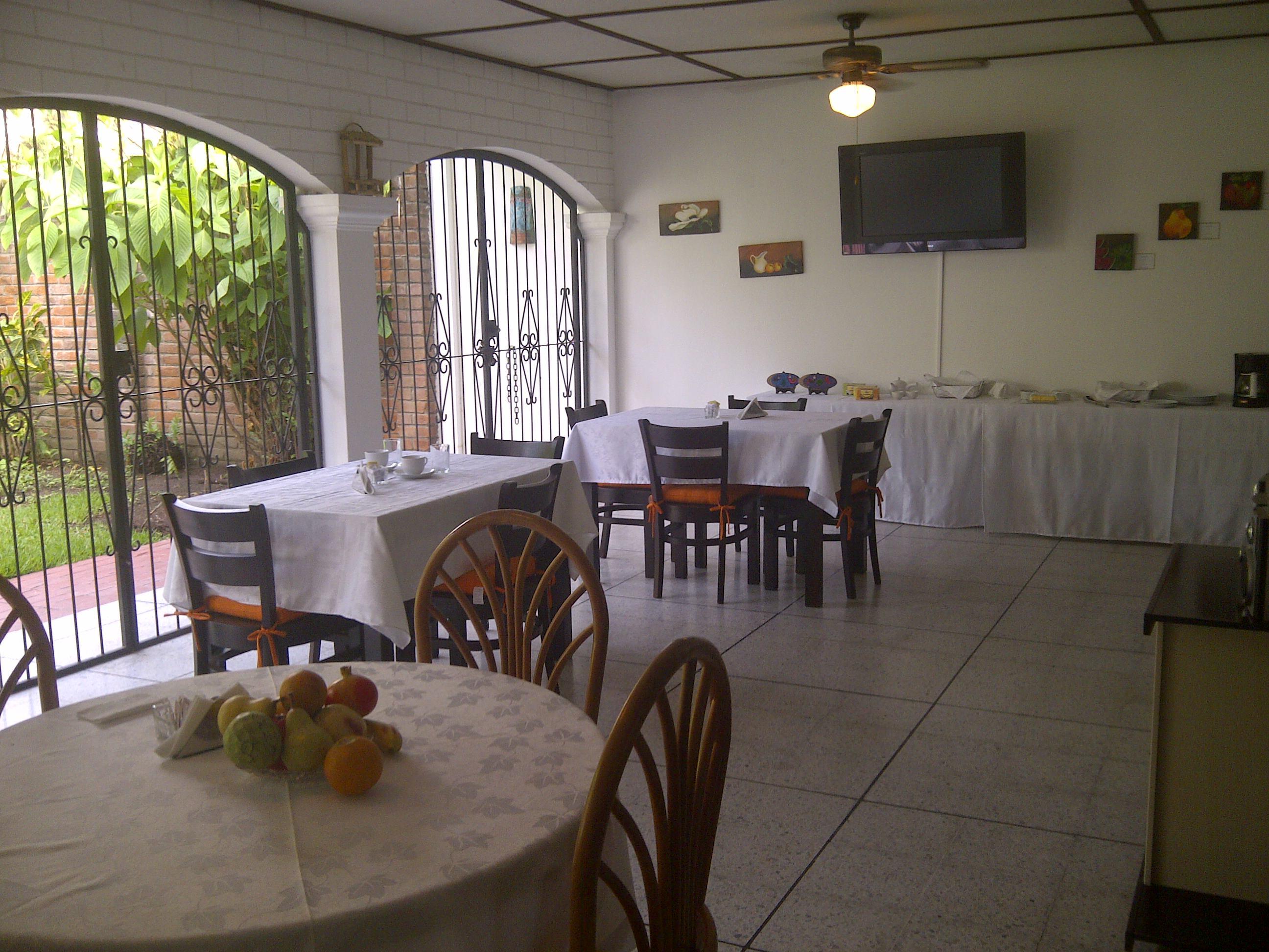 Restaurant Hotel Suites & Apartments San Benito - Zona Rosa