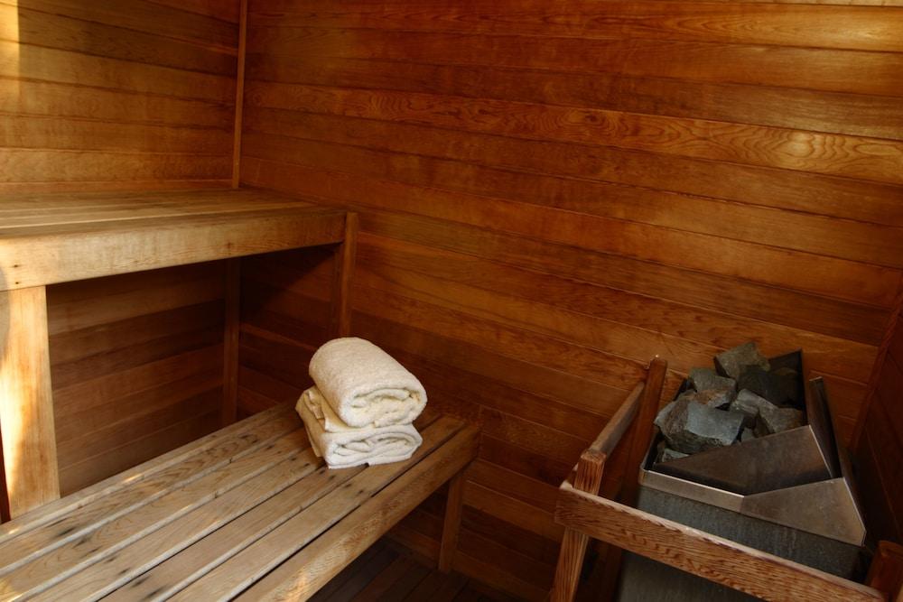 Spa Hennessey House