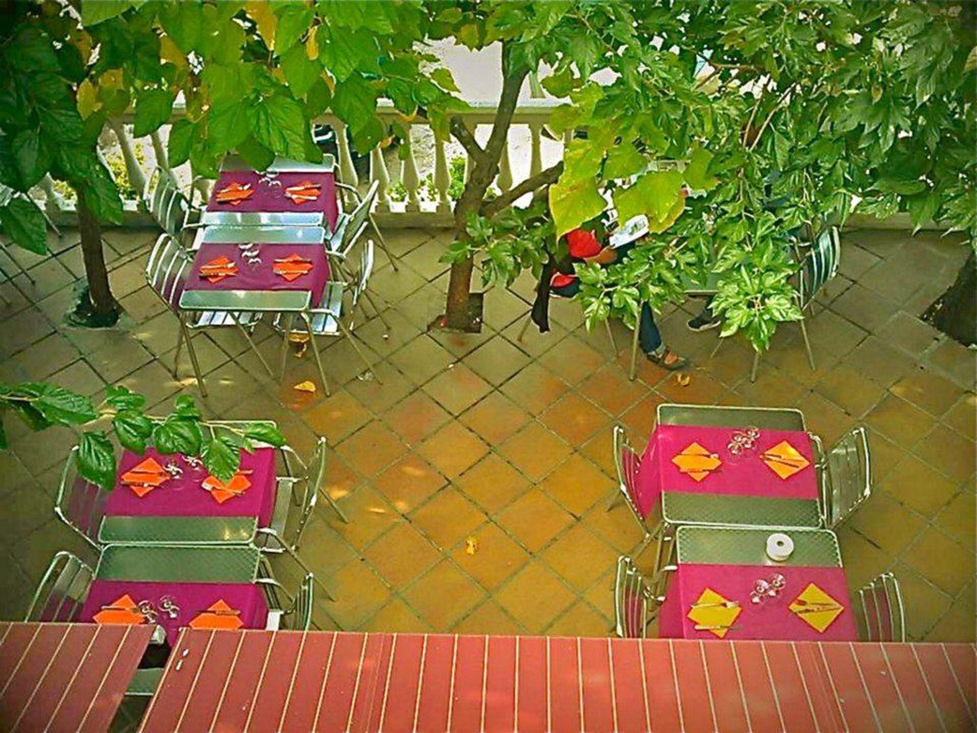 Bar/Salón Hostal del Carmen