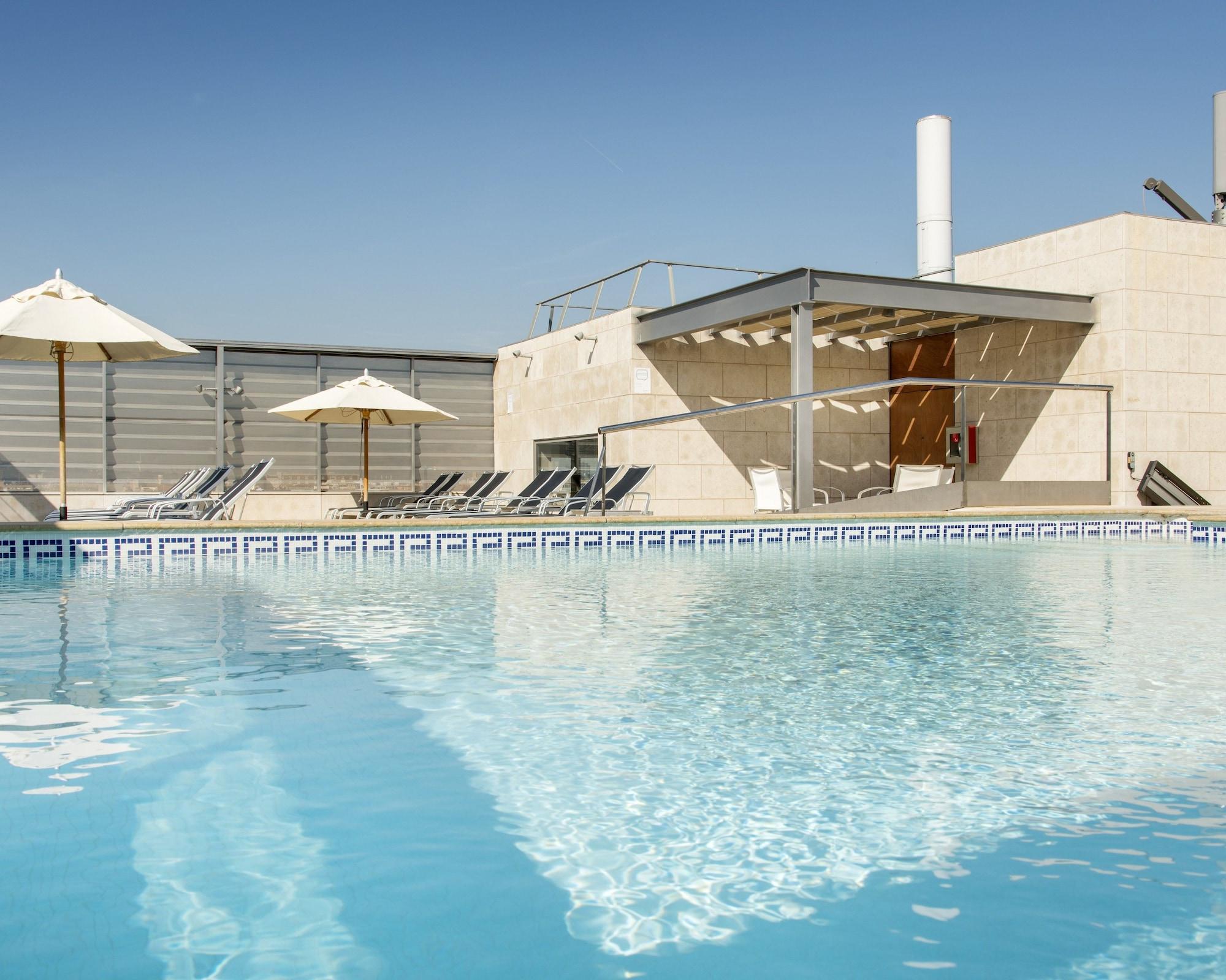 Vista Piscina Hotel ILUNION Barcelona