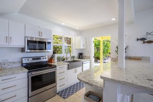 Alquiler Vacacional - COASTIN' A-LONG - bright & breezy Caribbean vibes above beautiful Long Bay