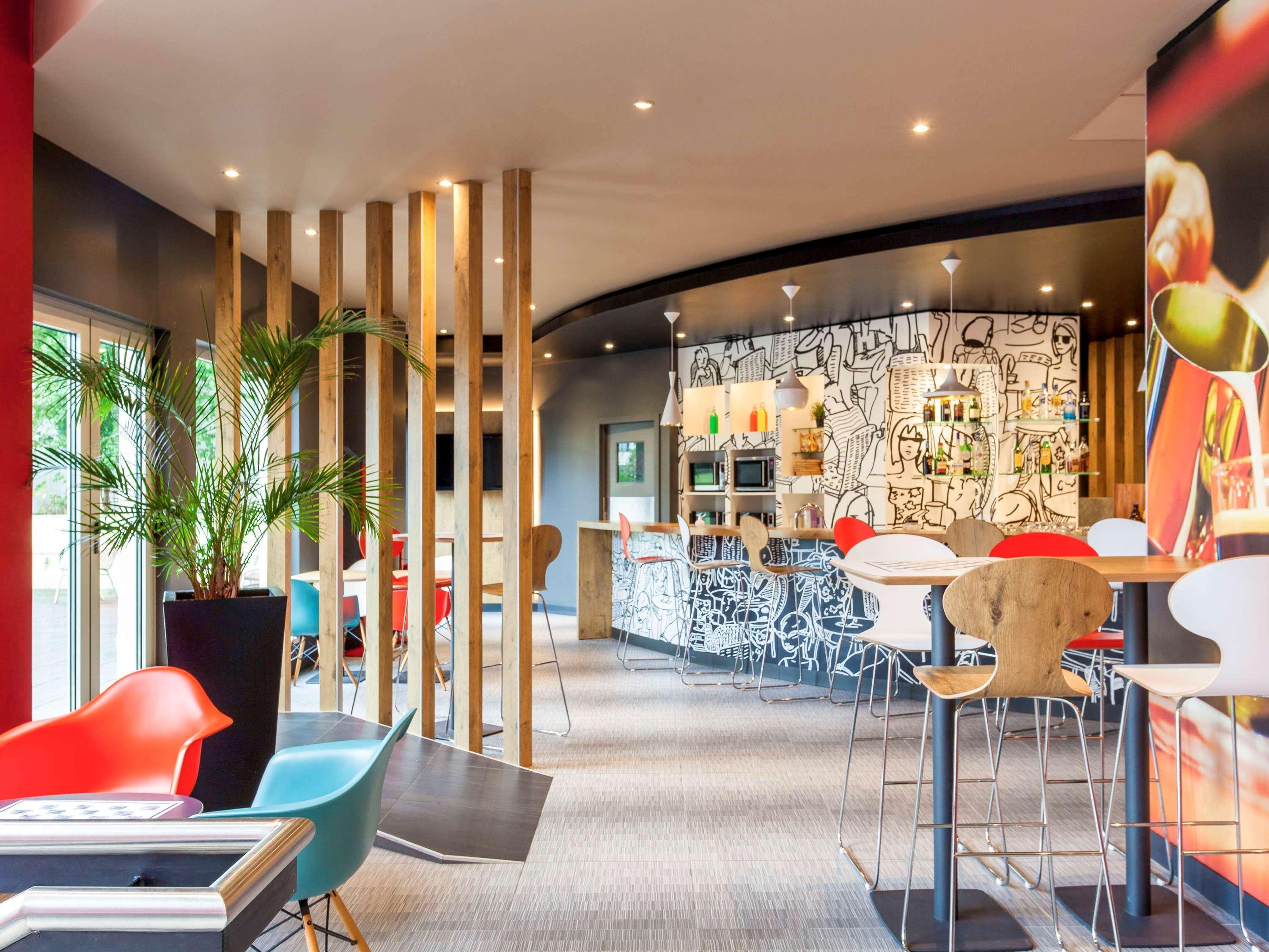 Bar/Salón ibis Lisboa José Malhoa