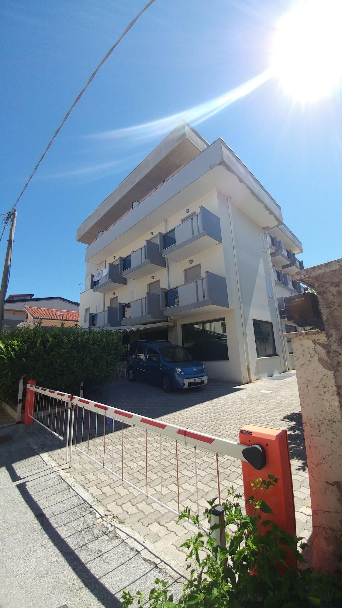Vista Exterior Hotel La Perla