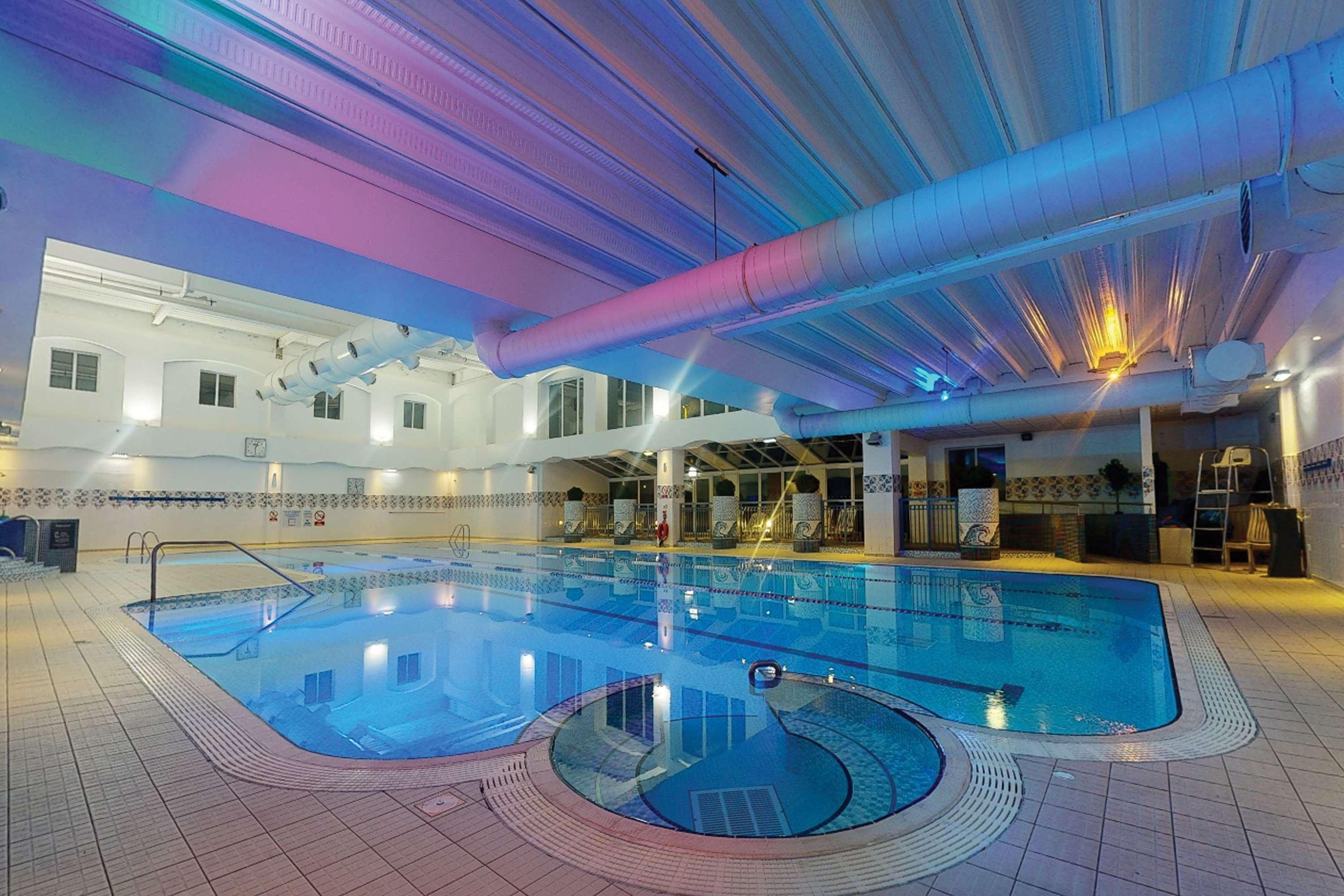 Vista Piscina Village Hotel Birmingham Walsall