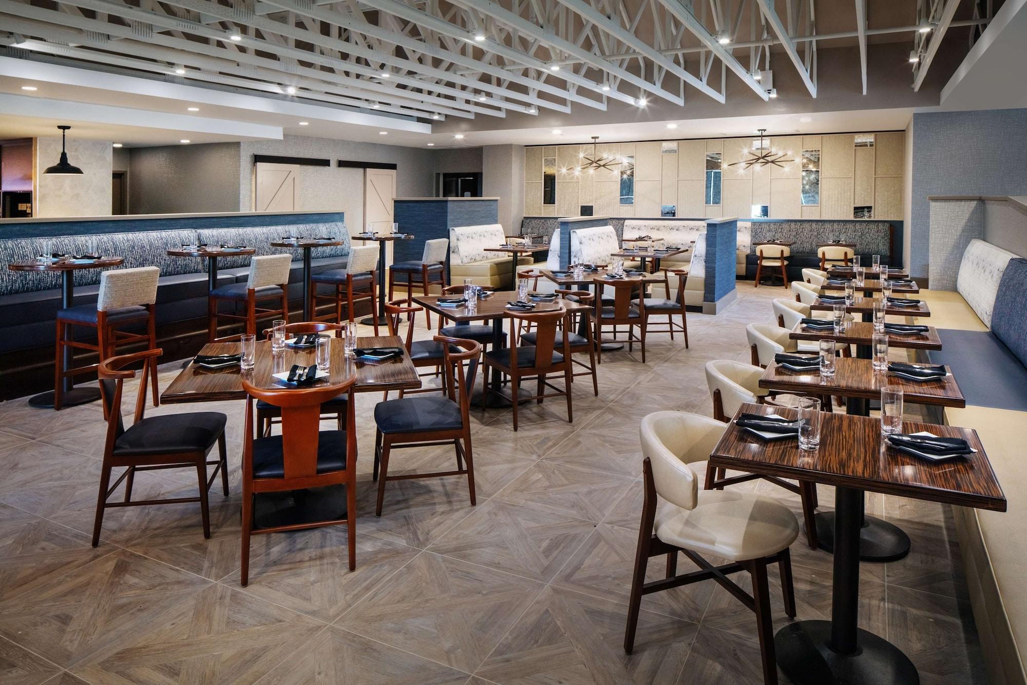 Restaurant DoubleTree by Hilton Ann Arbor North
