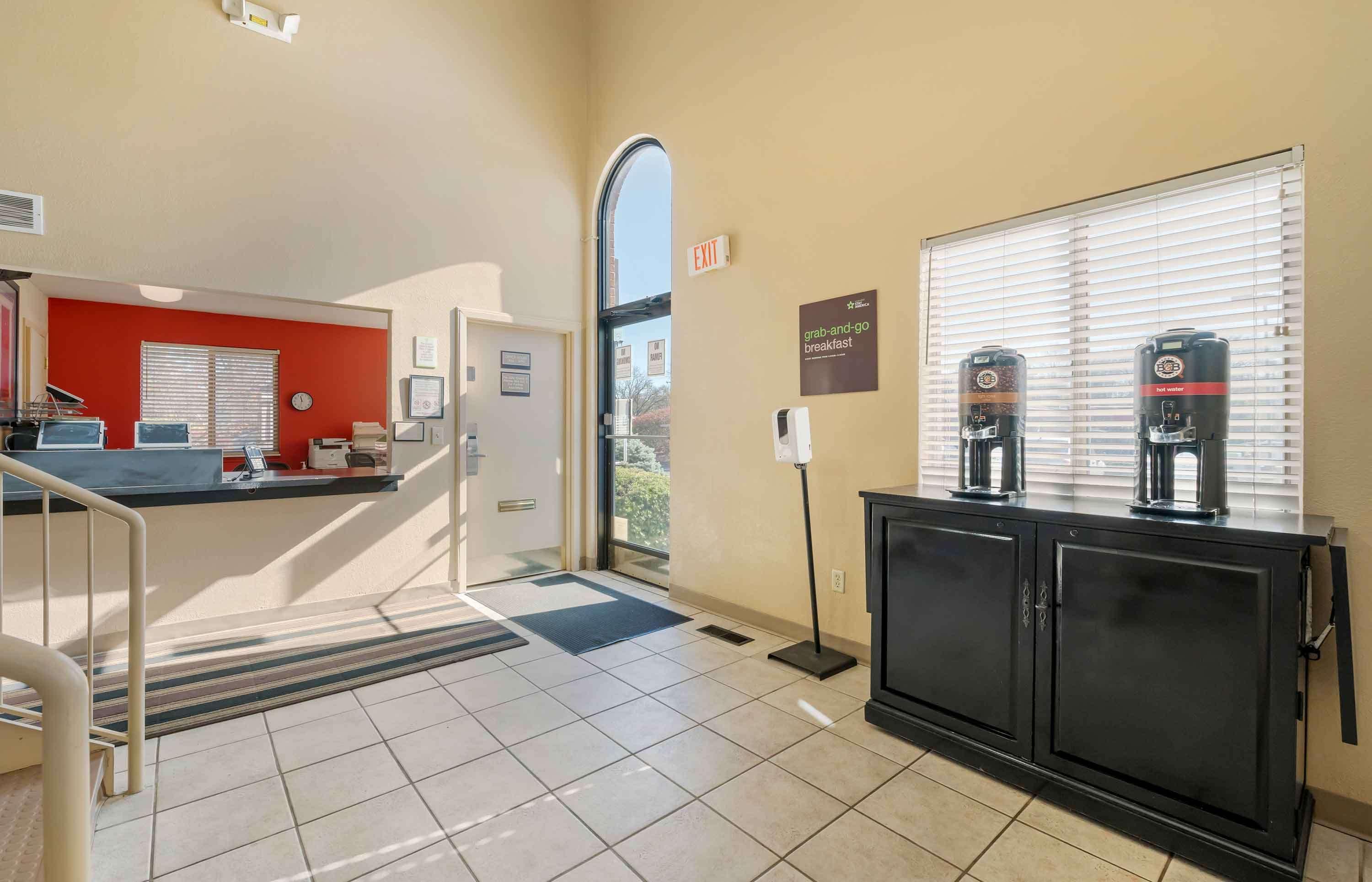 Vista Lobby Extended Stay America Cincinnati A Blue Ash A Reag