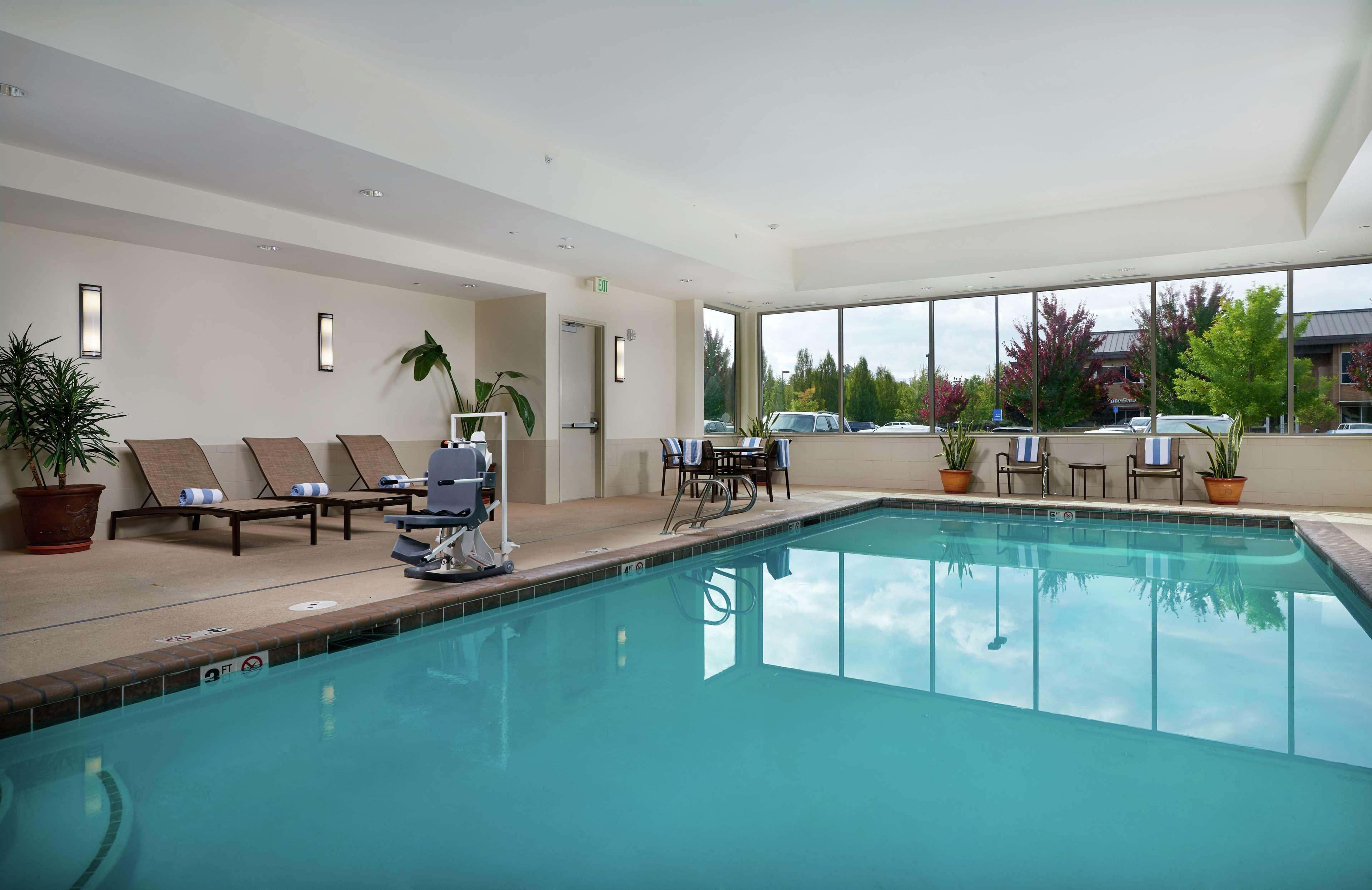 Vista Piscina Hampton Inn & Suites Salem, OR