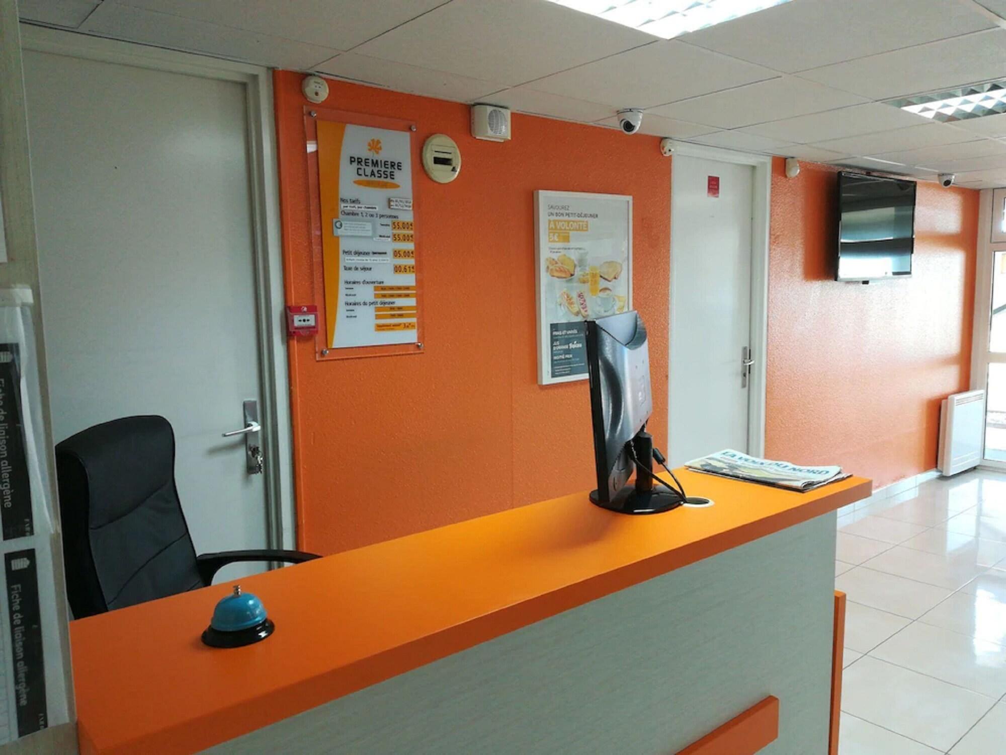 Vista Lobby Hotel Campc Proville