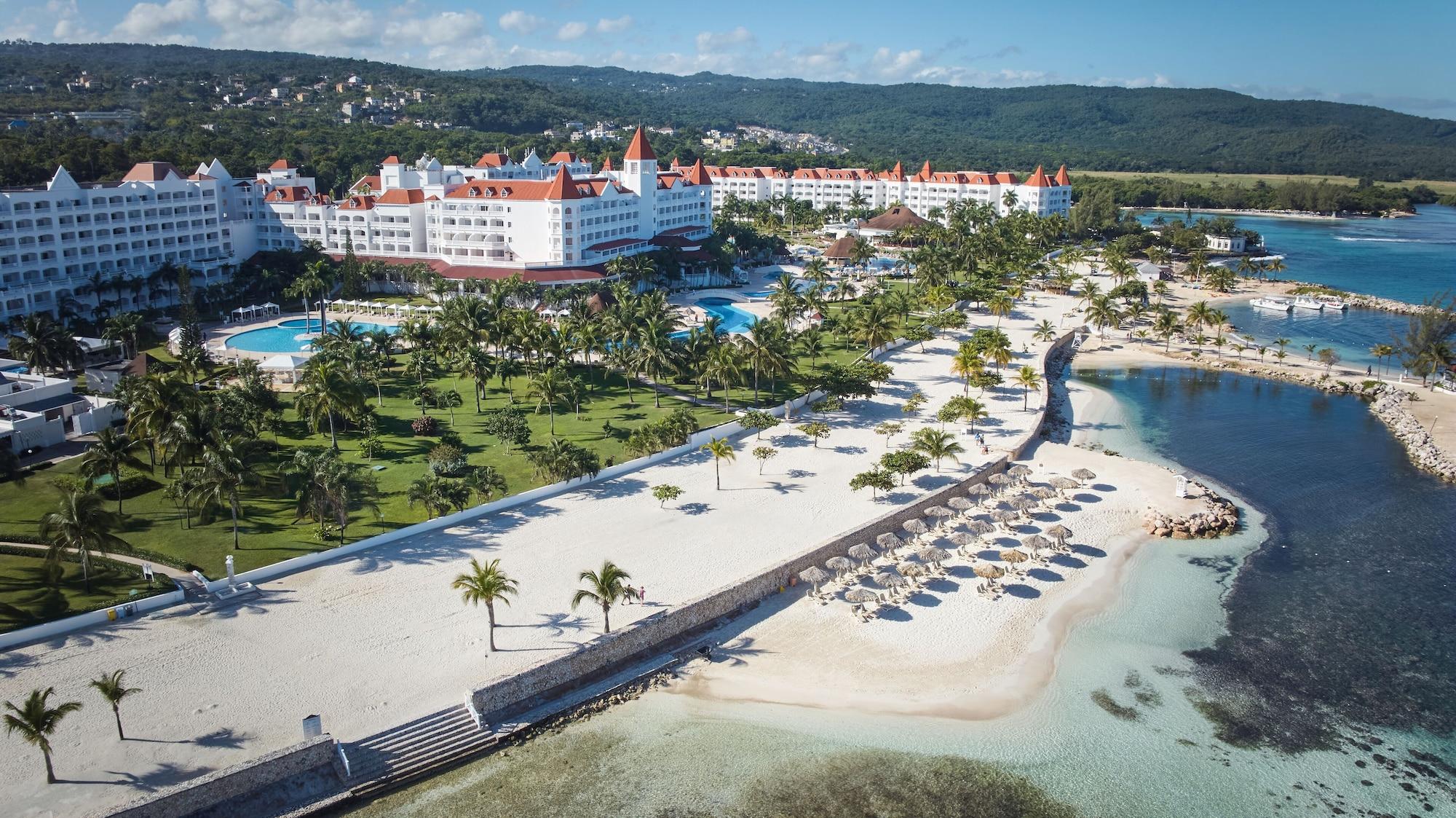 Vista Exterior Bahia Principe Escape Runaway