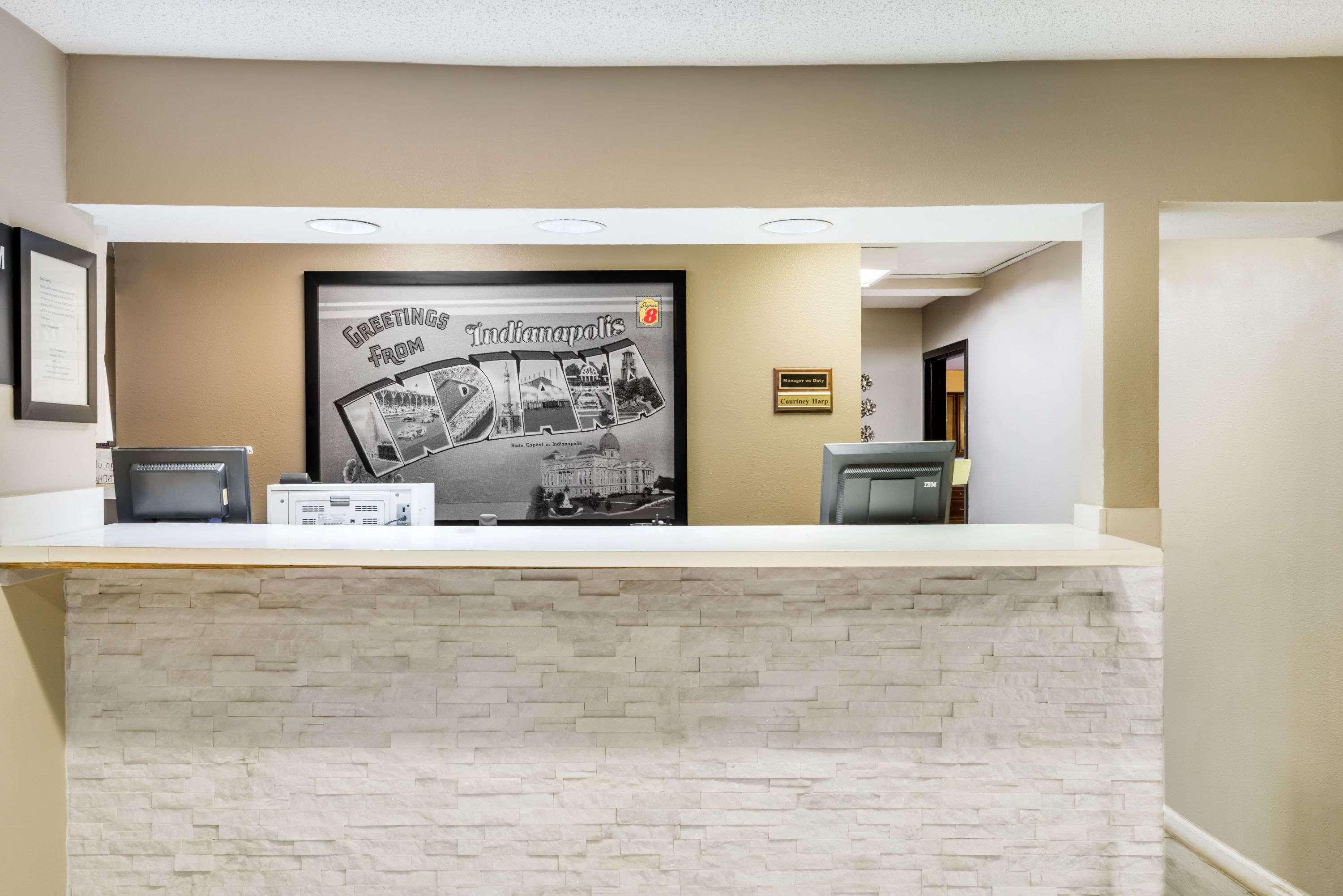 Vista Lobby Super 8 by Wyndham Indianapolis/NE/Castleton Area