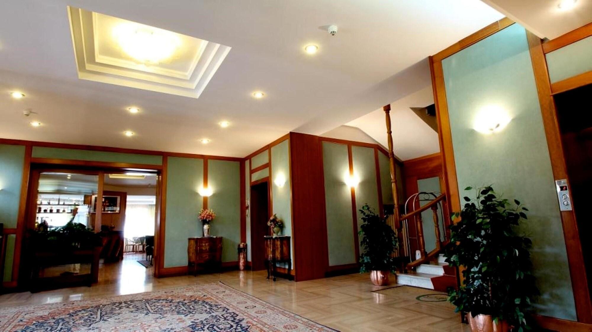 Vista Lobby Grande Albergo