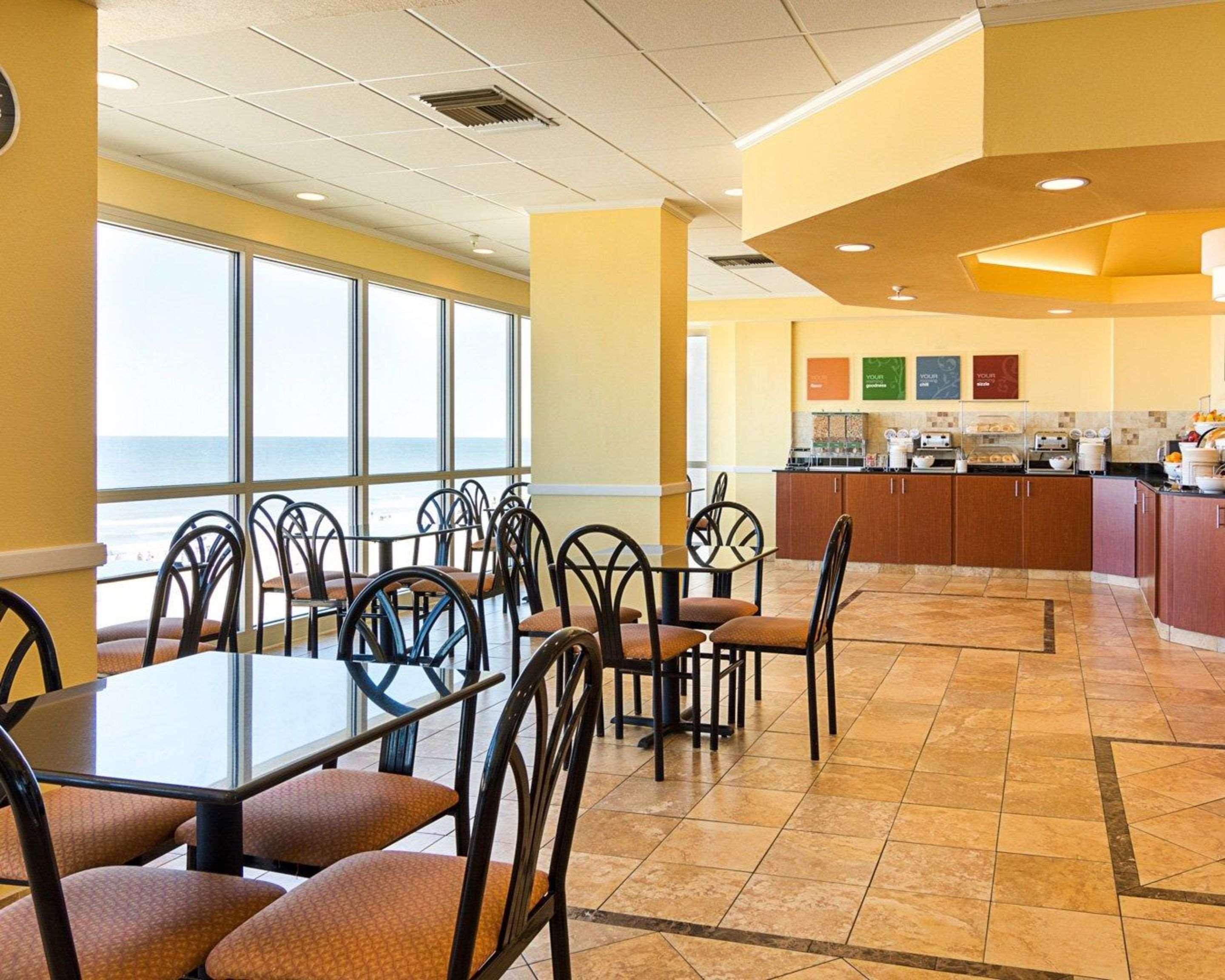 Restaurant Comfort Suites Beachfront