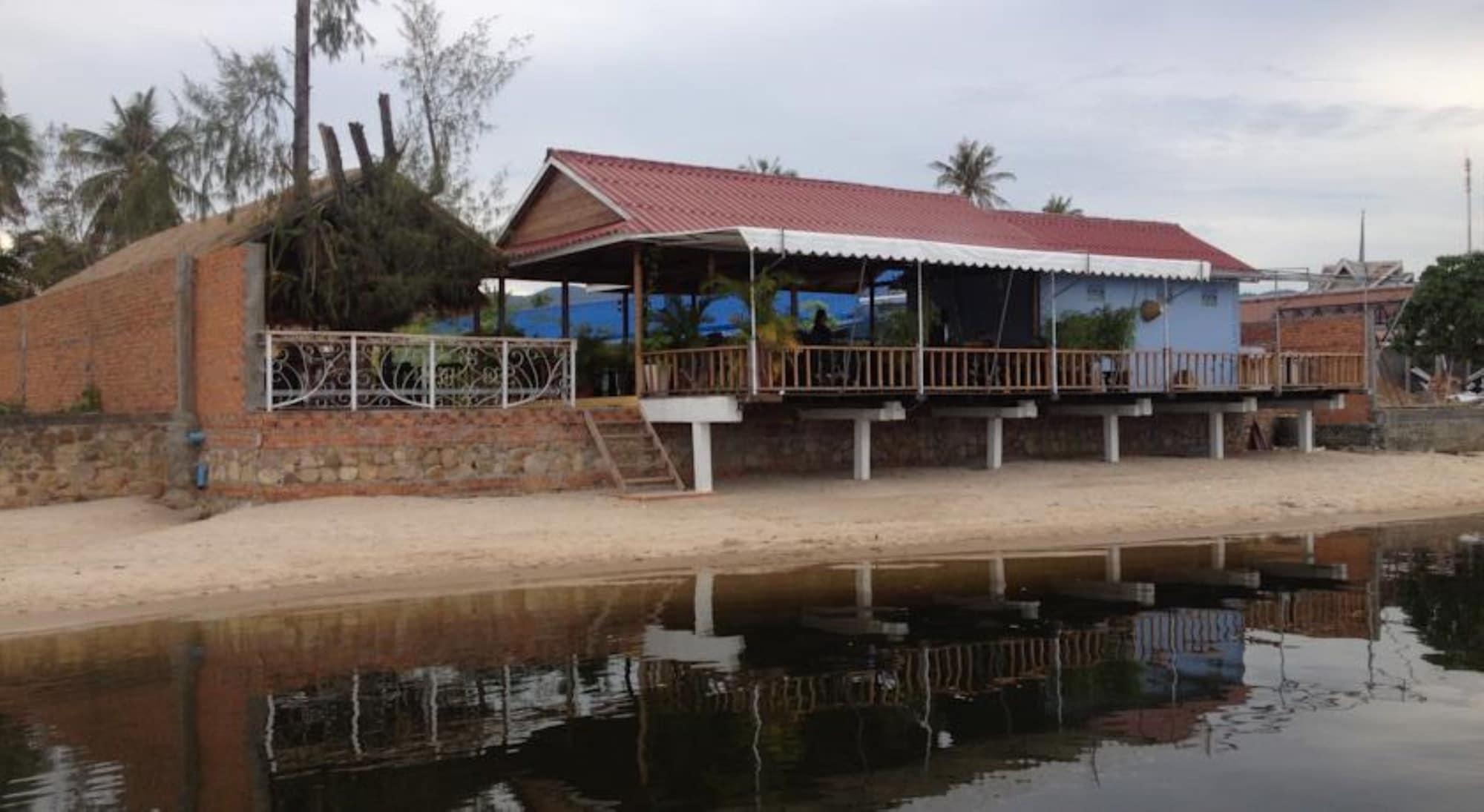 Vista Exterior The River Lodge