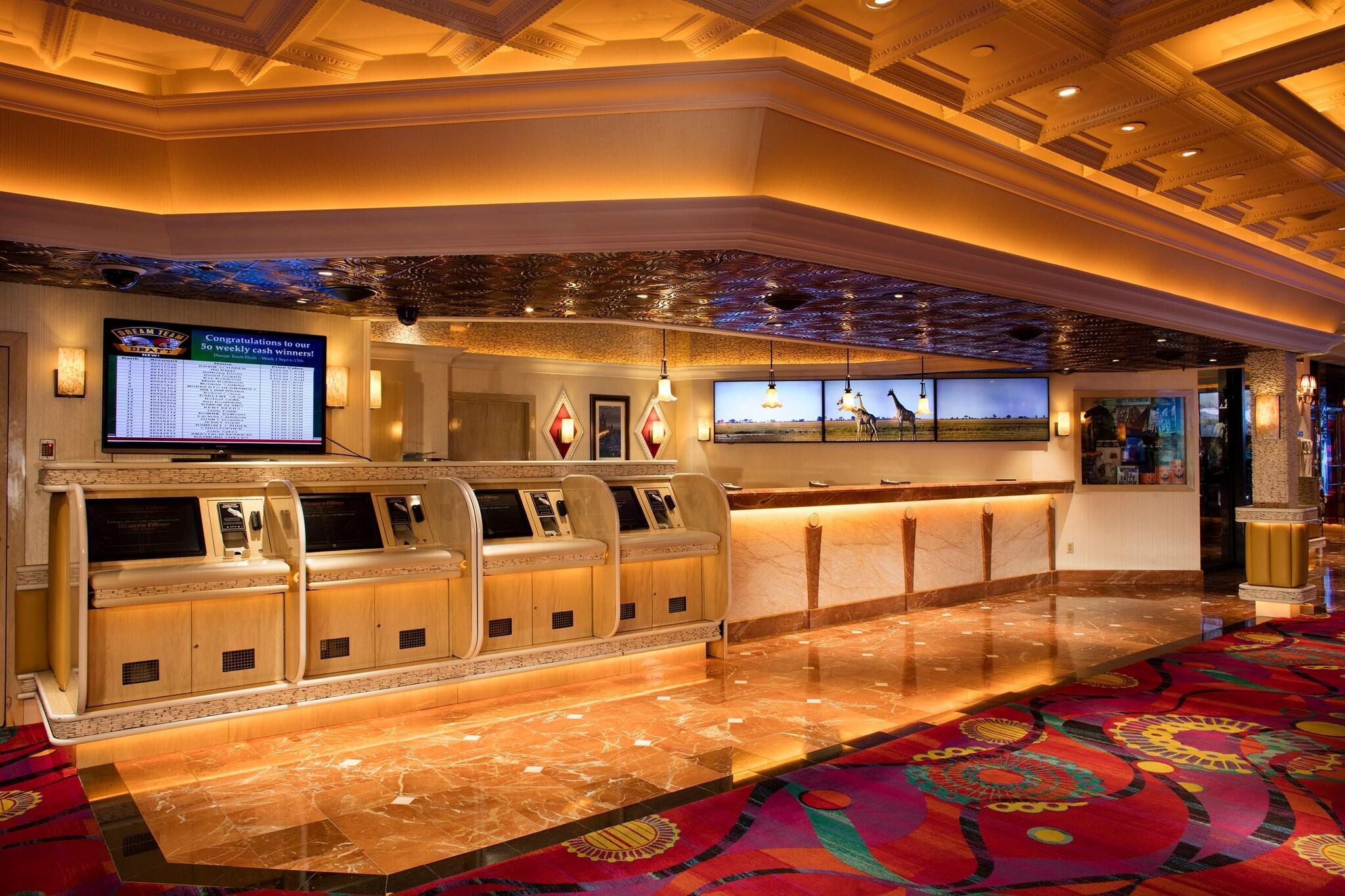 Vista Lobby Western Village Inn & Casino by Peppermill Resorts