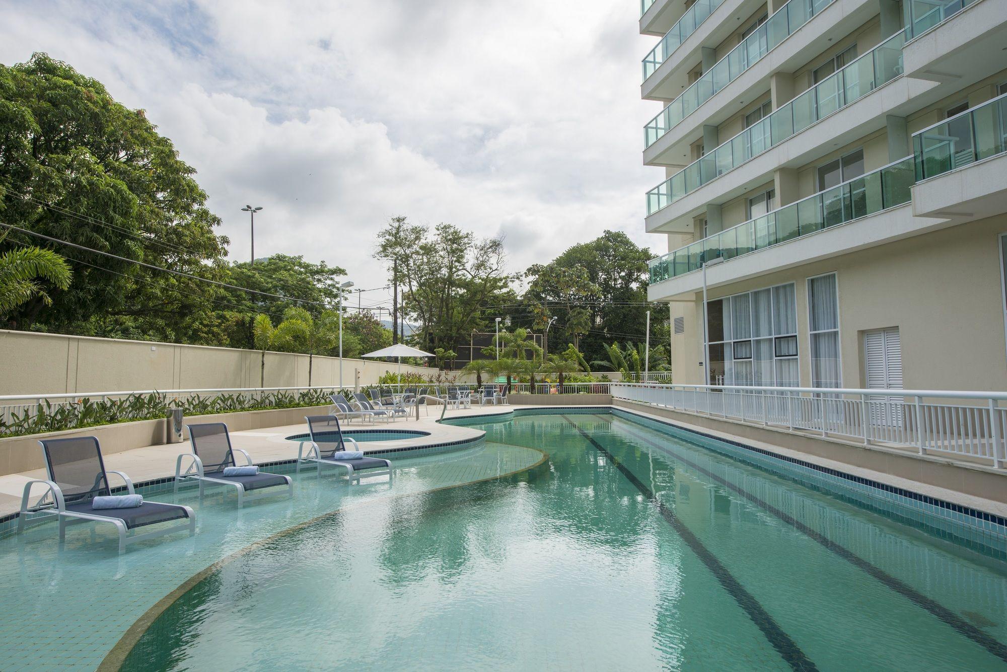 Vista Piscina RioStayResidence - Riocentro