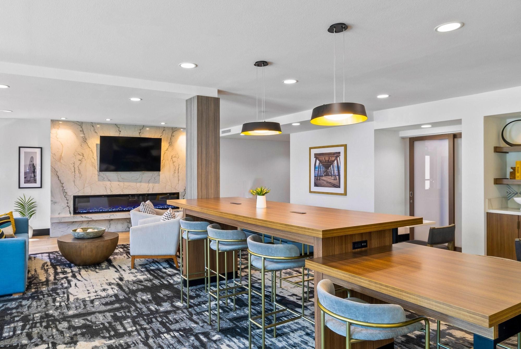 Vista Lobby La Quinta Inn & Suites by Wyndham Santa Cruz