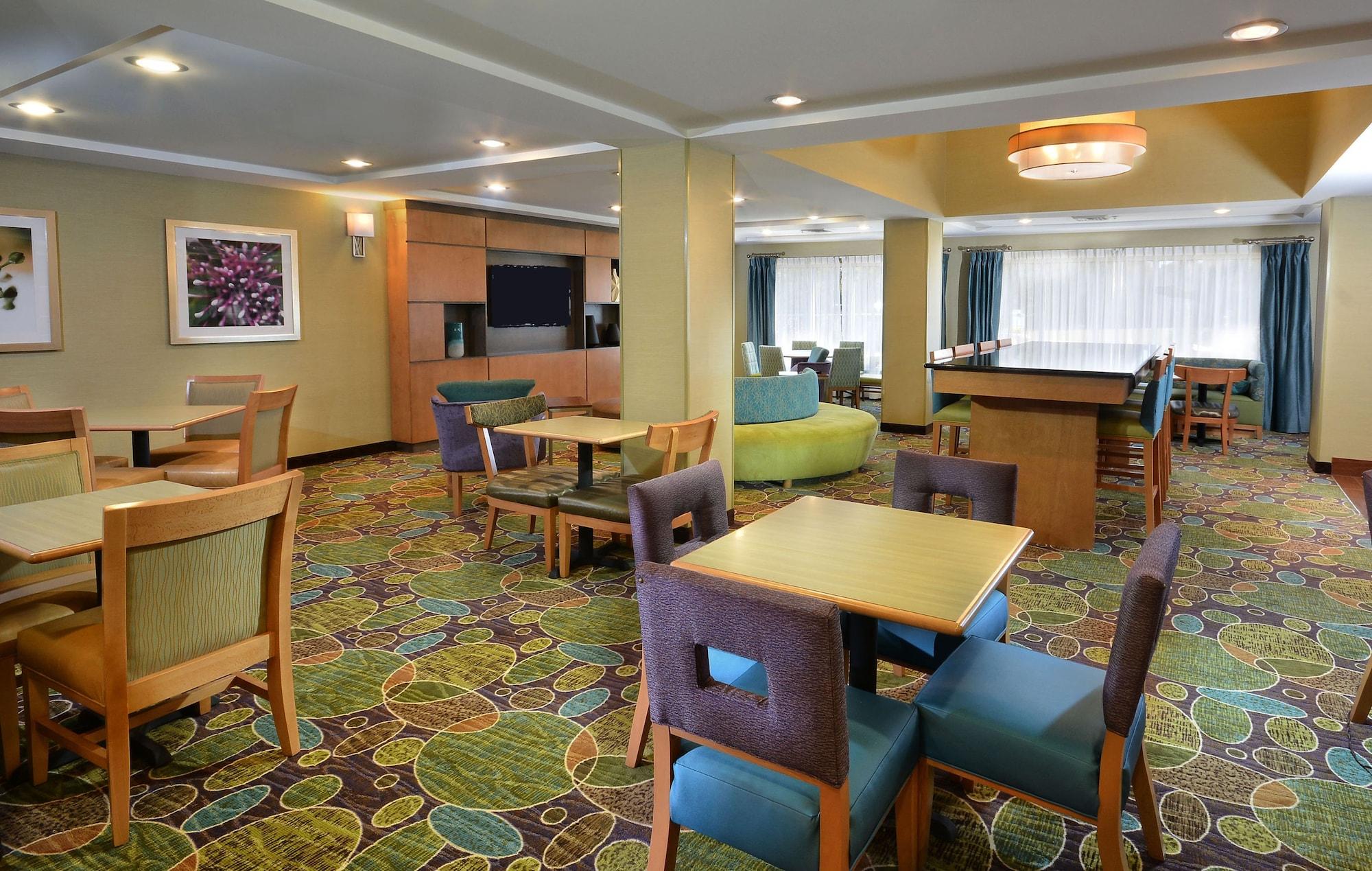 Vista Exterior Holiday Inn Express Hotel & Suites High Point South by IHG