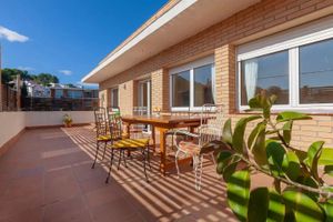 Alquiler Vacacional - Spacious and bright designer apartment next to Playa Larga