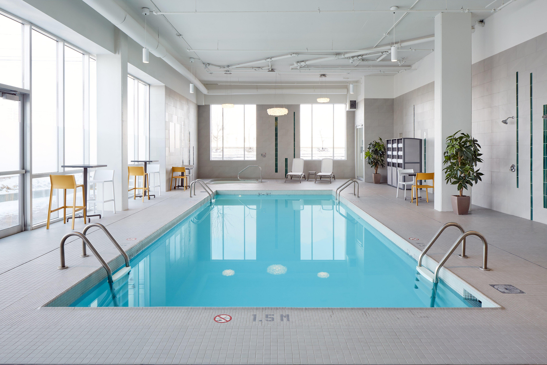 Vista Piscina Holiday Inn Hotel & Suites Montreal Airport by IHG