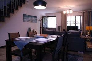Alquiler Vacacional - 135m2 Townhouse near Airport with air conditioning, washing machine, parking