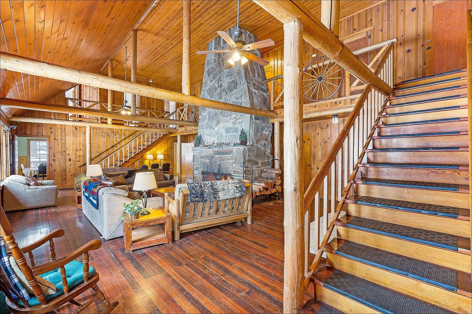 Varios Diamond Belle Guest Ranch