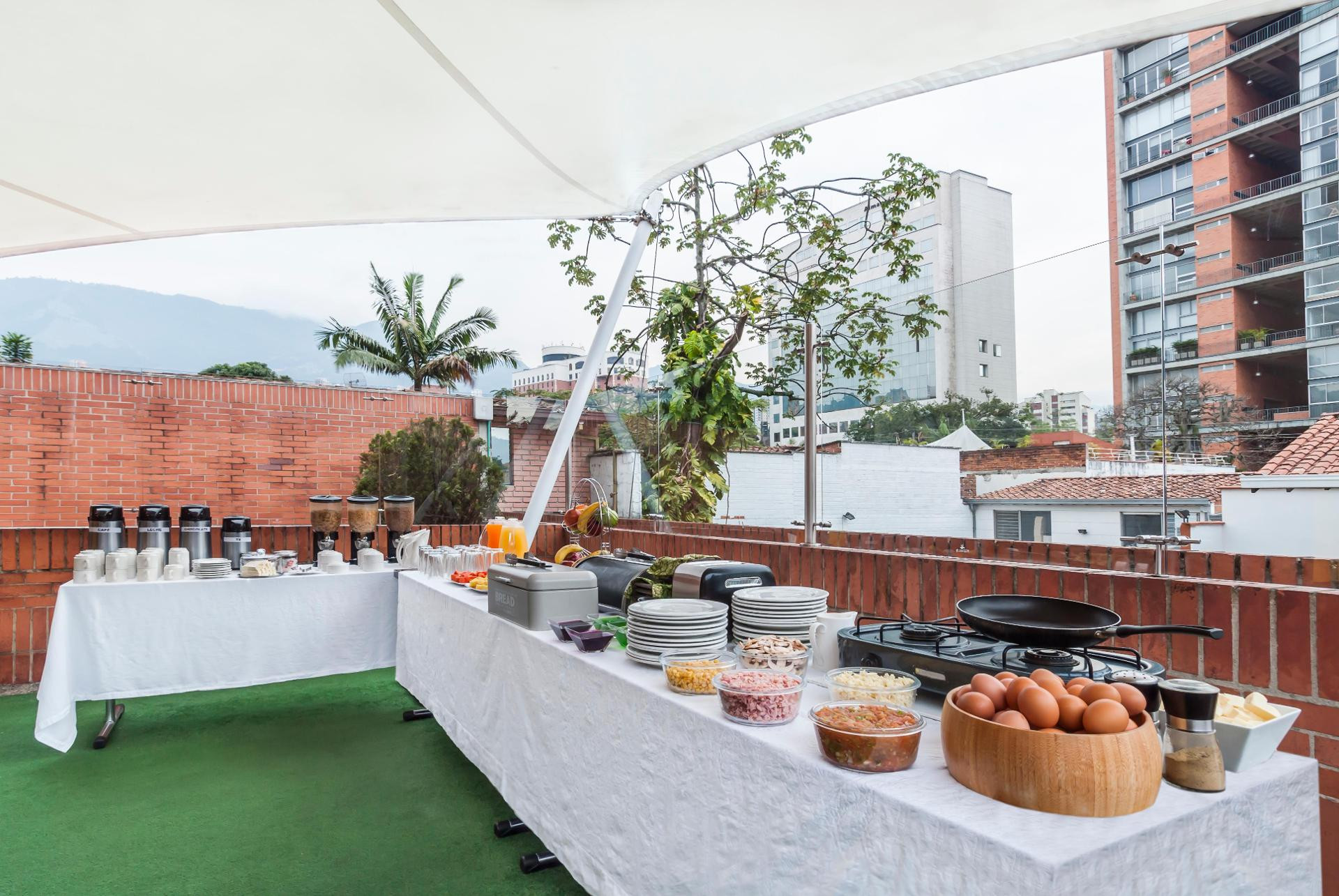 Restaurant Travelers Orange Suites